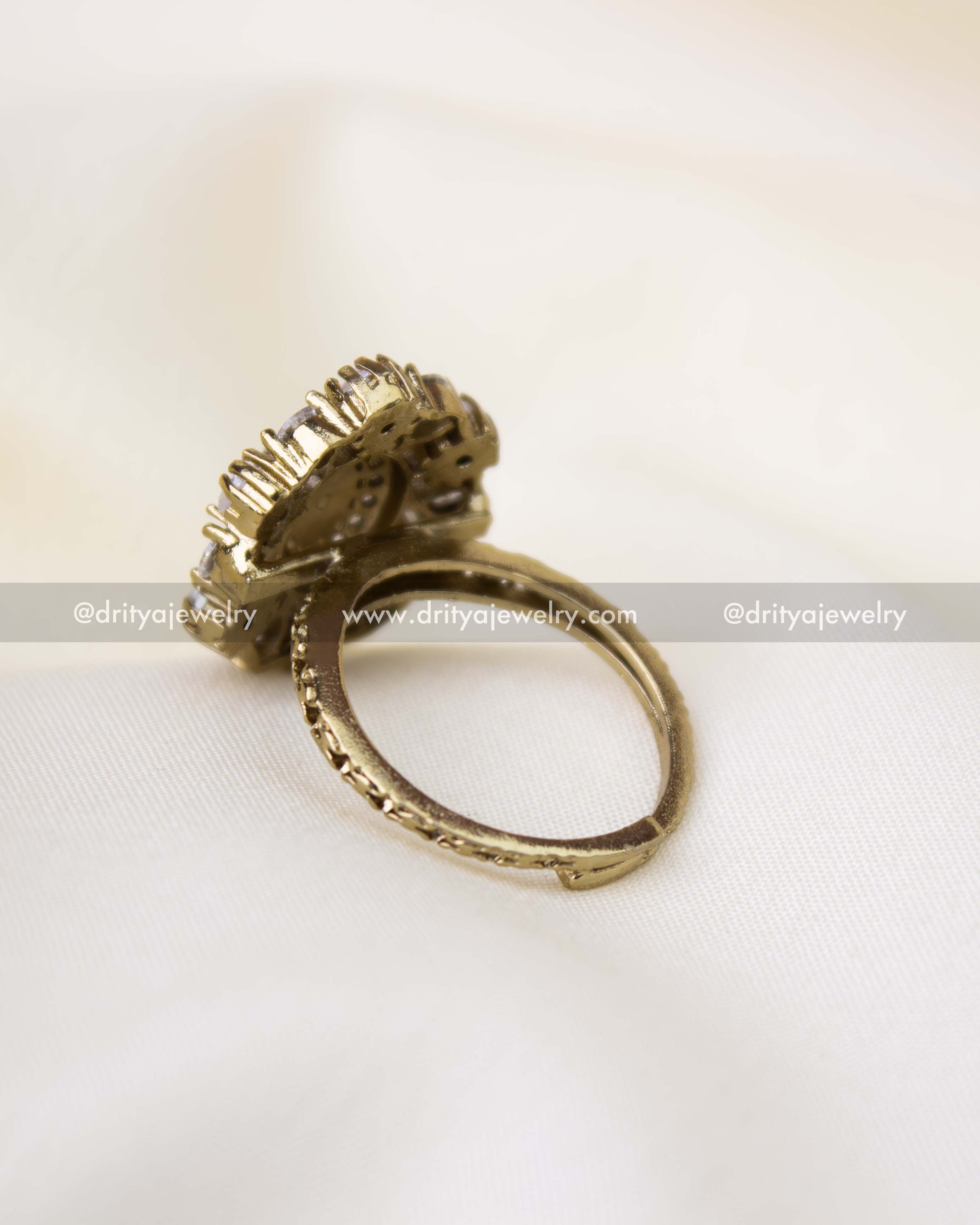 Adjustable antique polish kundan finger ring with elegant floral craftsmanship