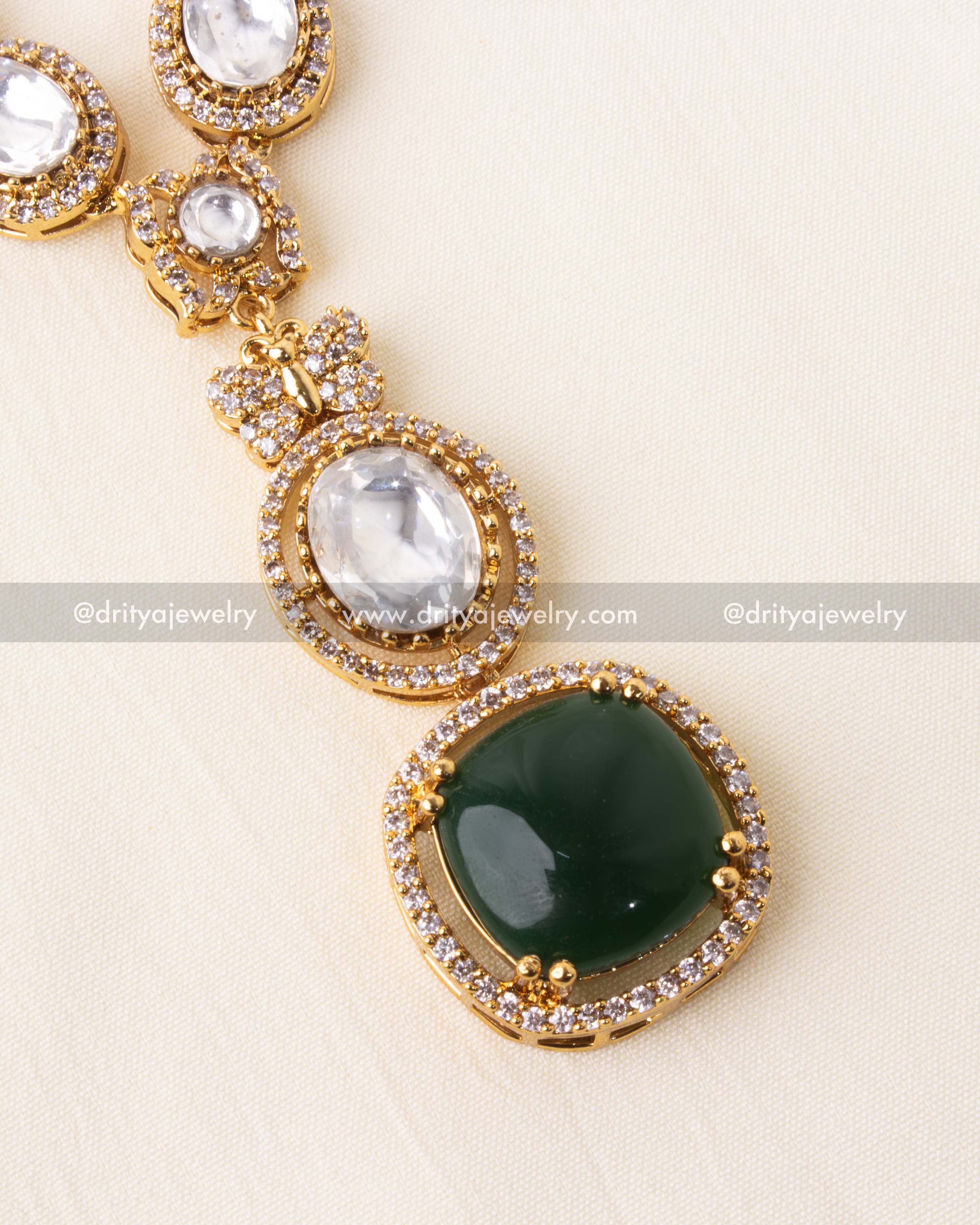 Kundan Short Necklace Set with Green Stone Pendant