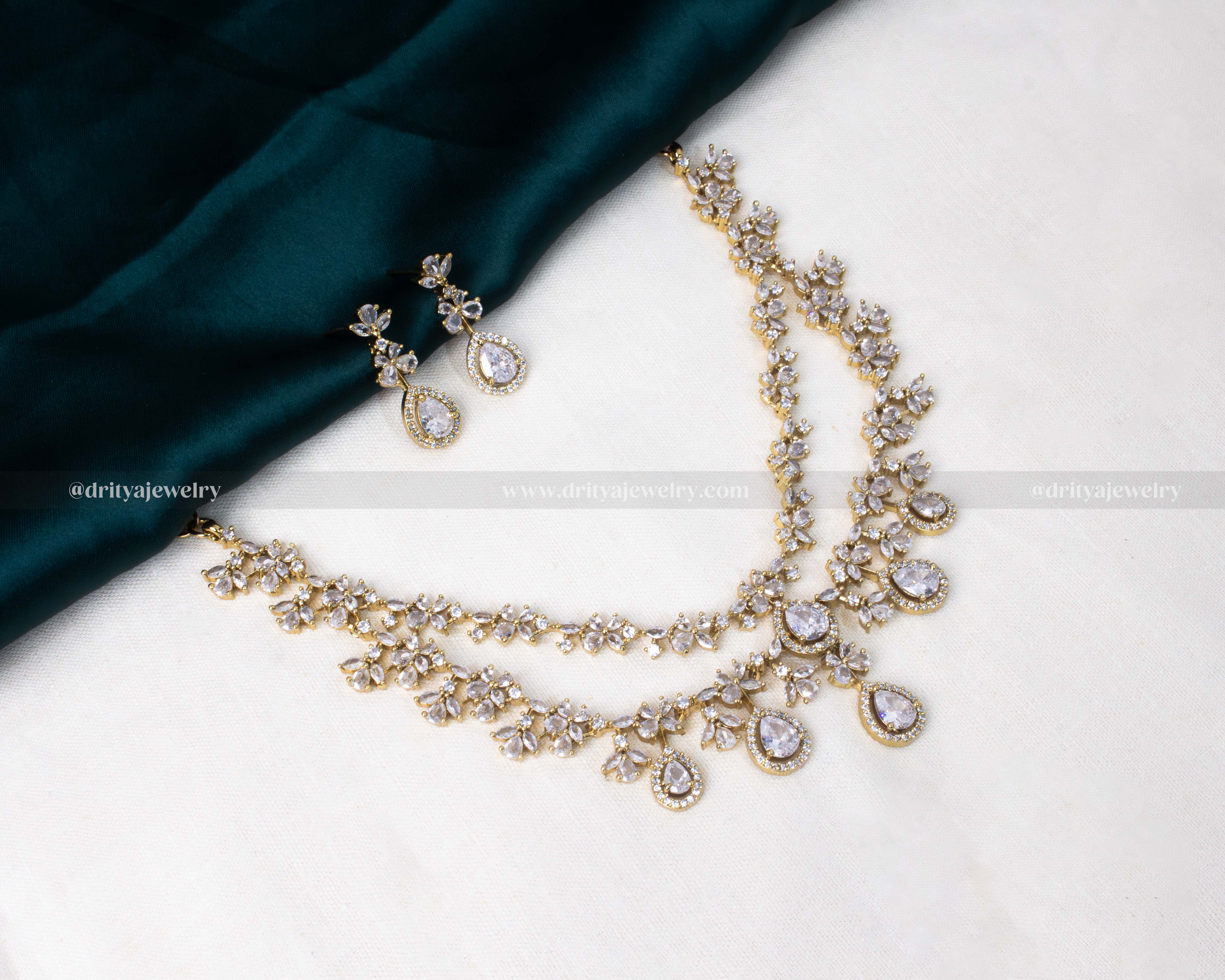 Diamond-Like Layered Necklace Set
