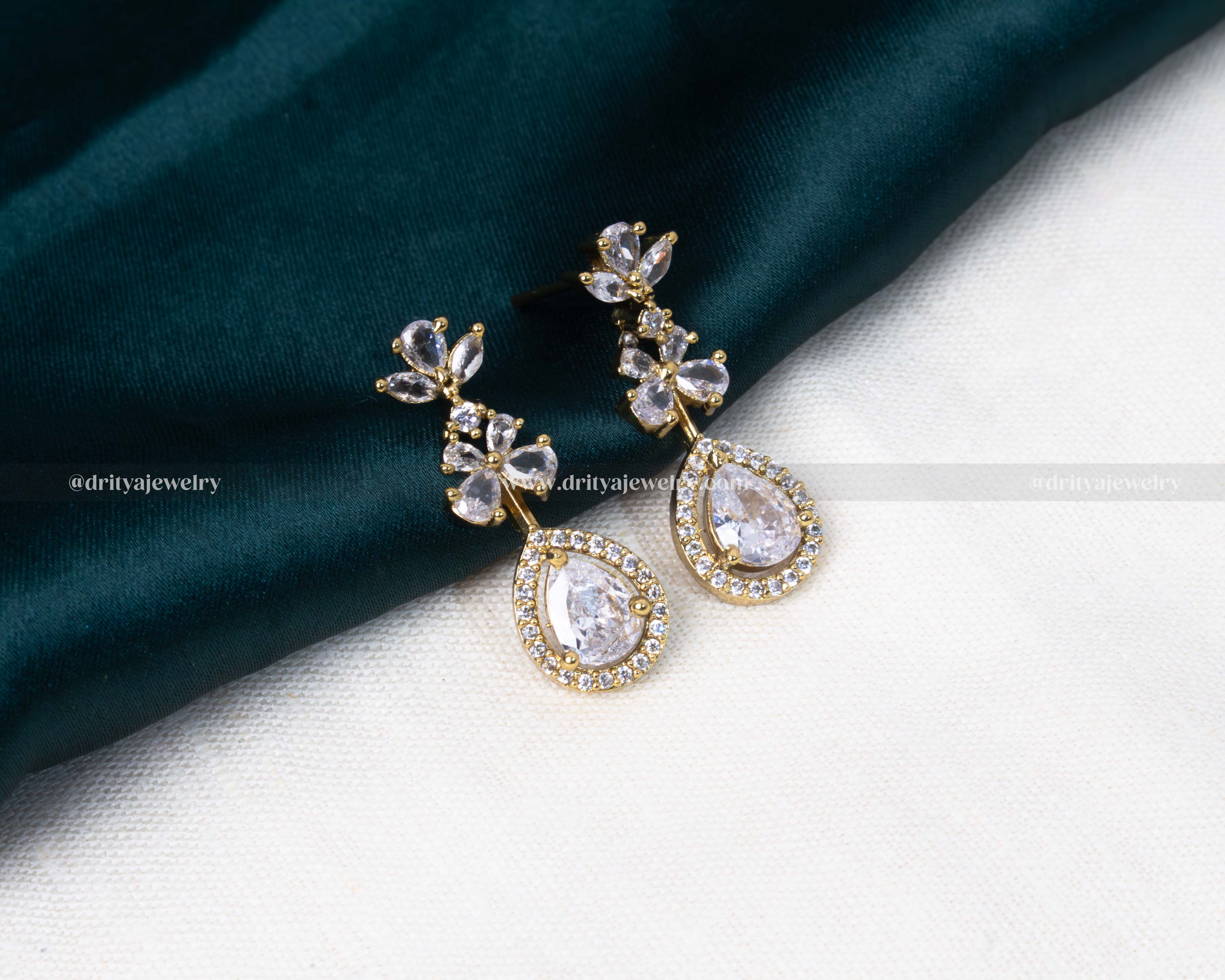 Diamond-Like Layered Necklace Set