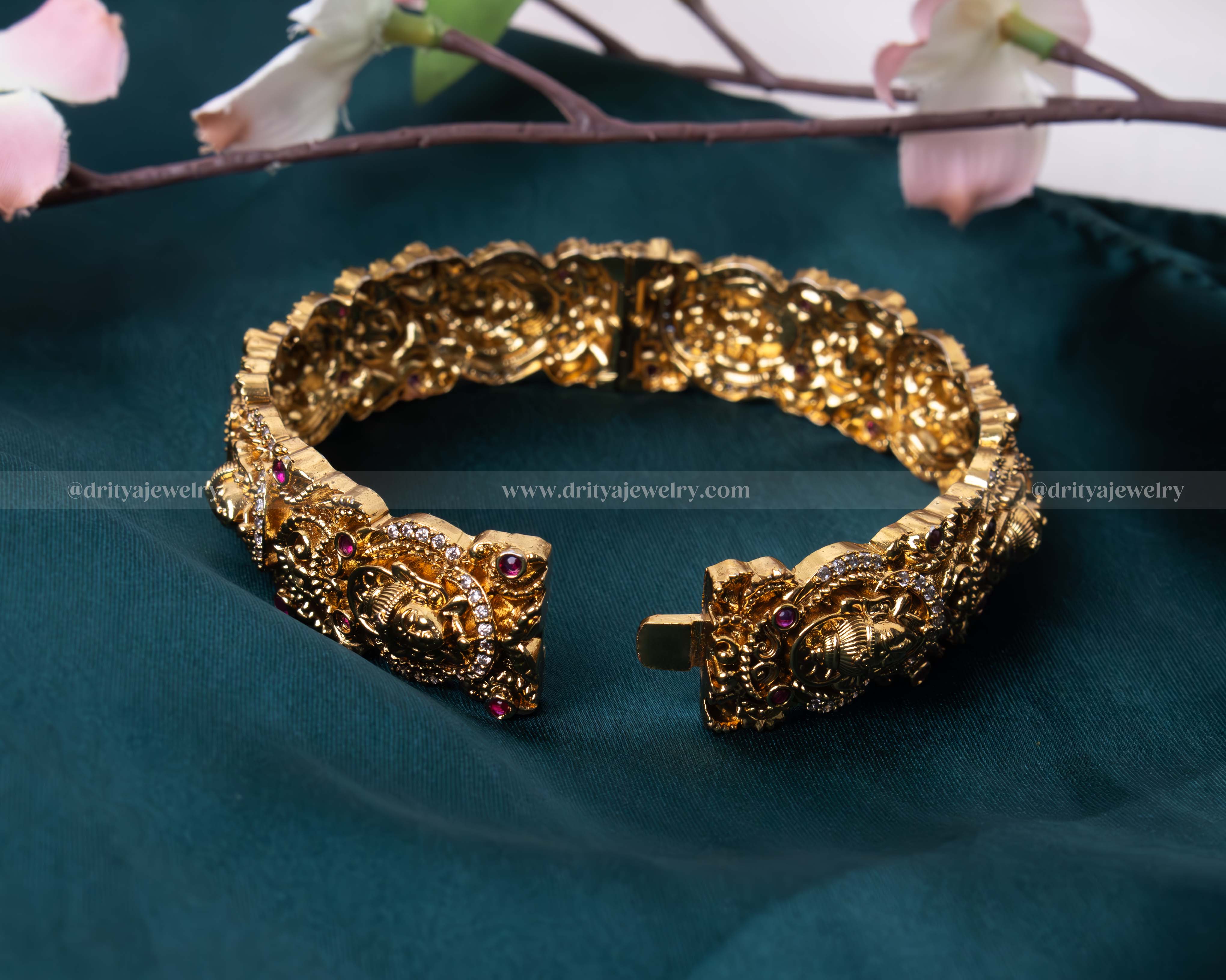 Regal Openable Bangle