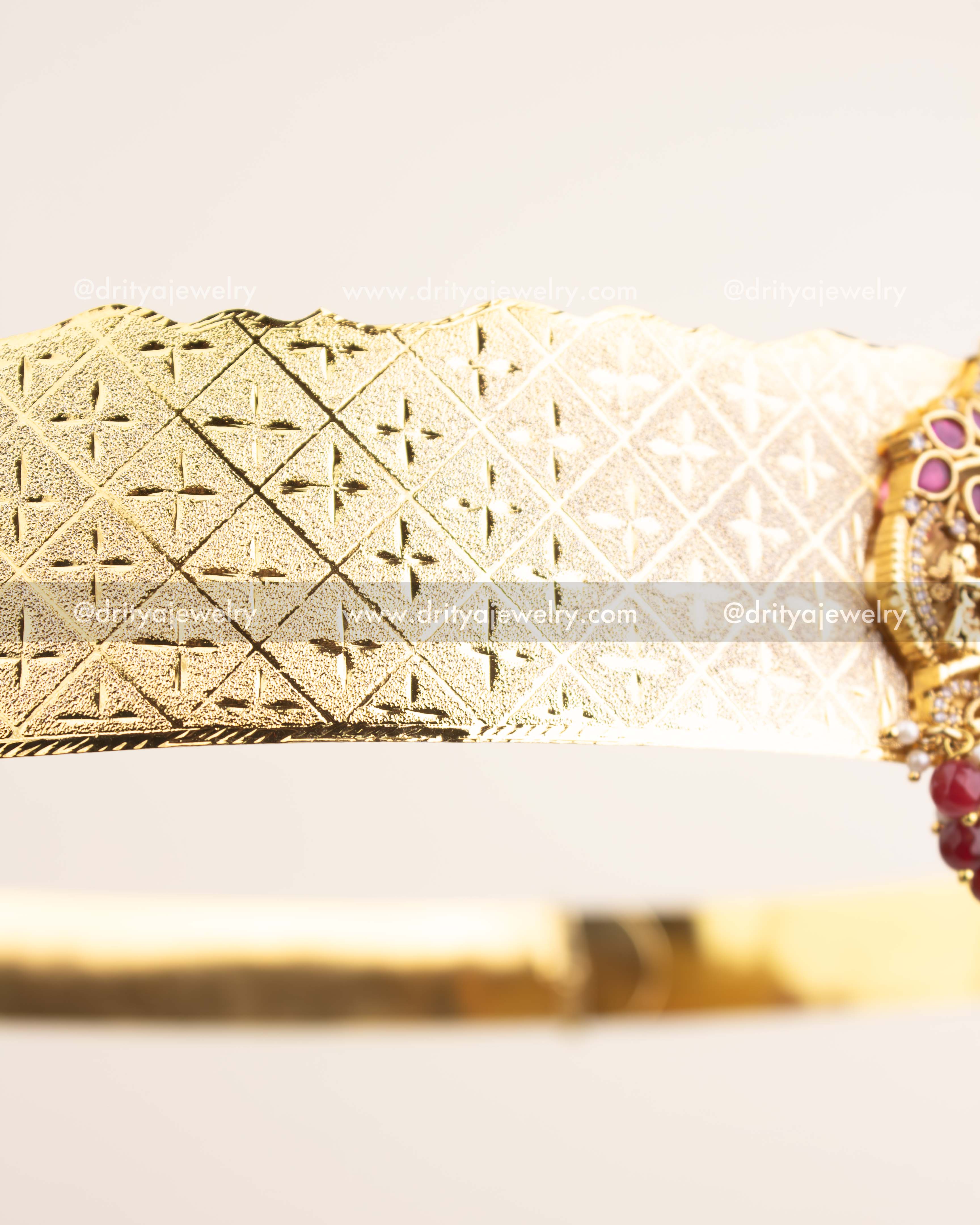 Side profile highlighting geometric belt engraving and intricate Nakshi detailing.