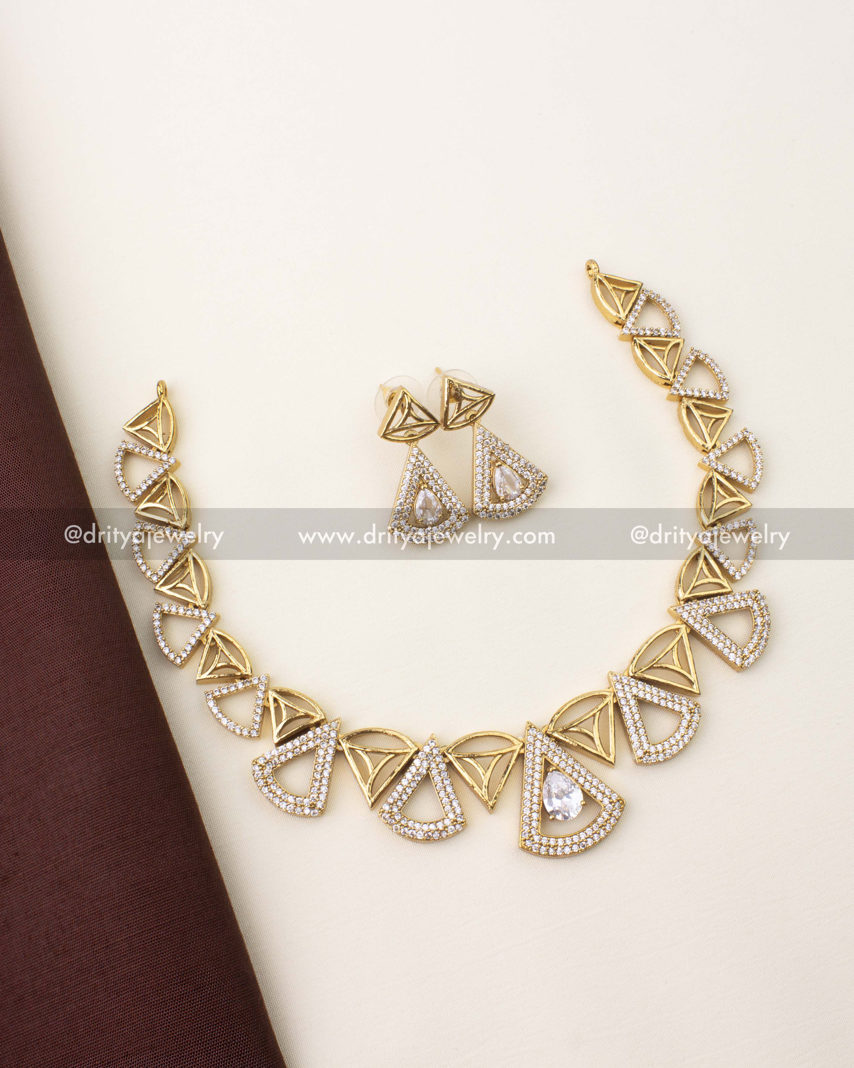 Simple diamond-alike short necklace set with CZ stones and gold polish