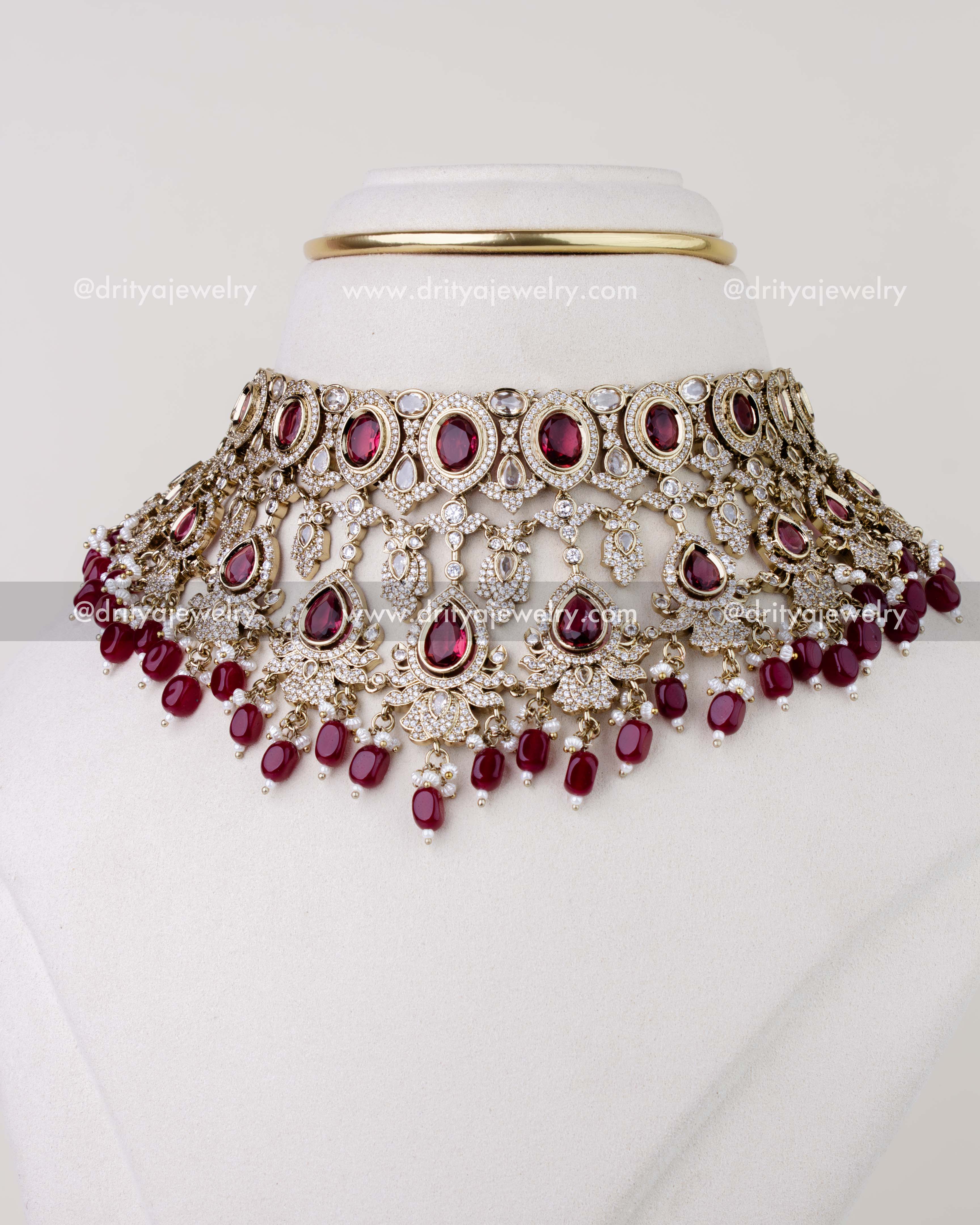 1275-R full front view of Victorian red stone choker necklace on display bust