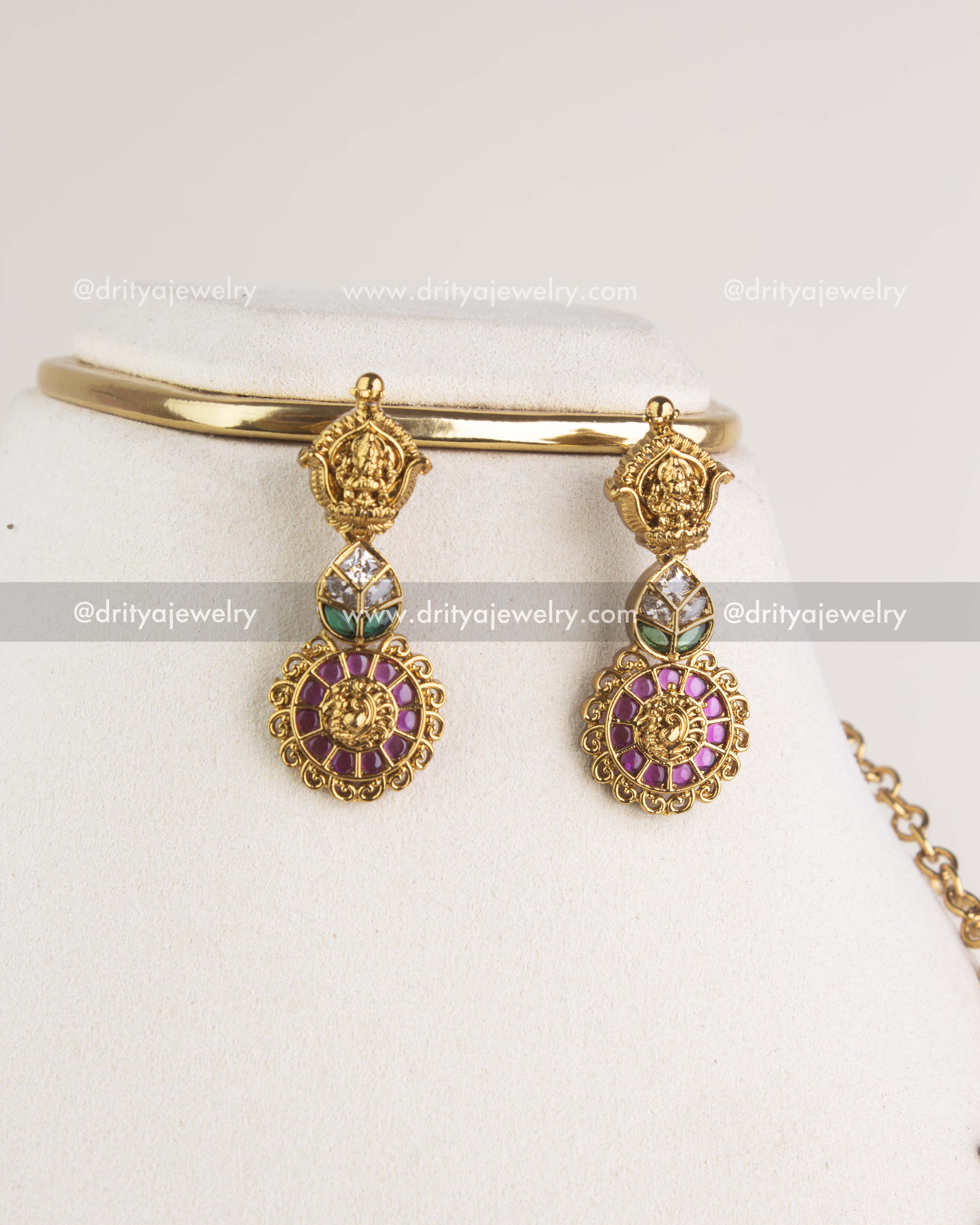 1191 - Necklace Set - Close-up front view of matching god idol kemp earrings from the combo set