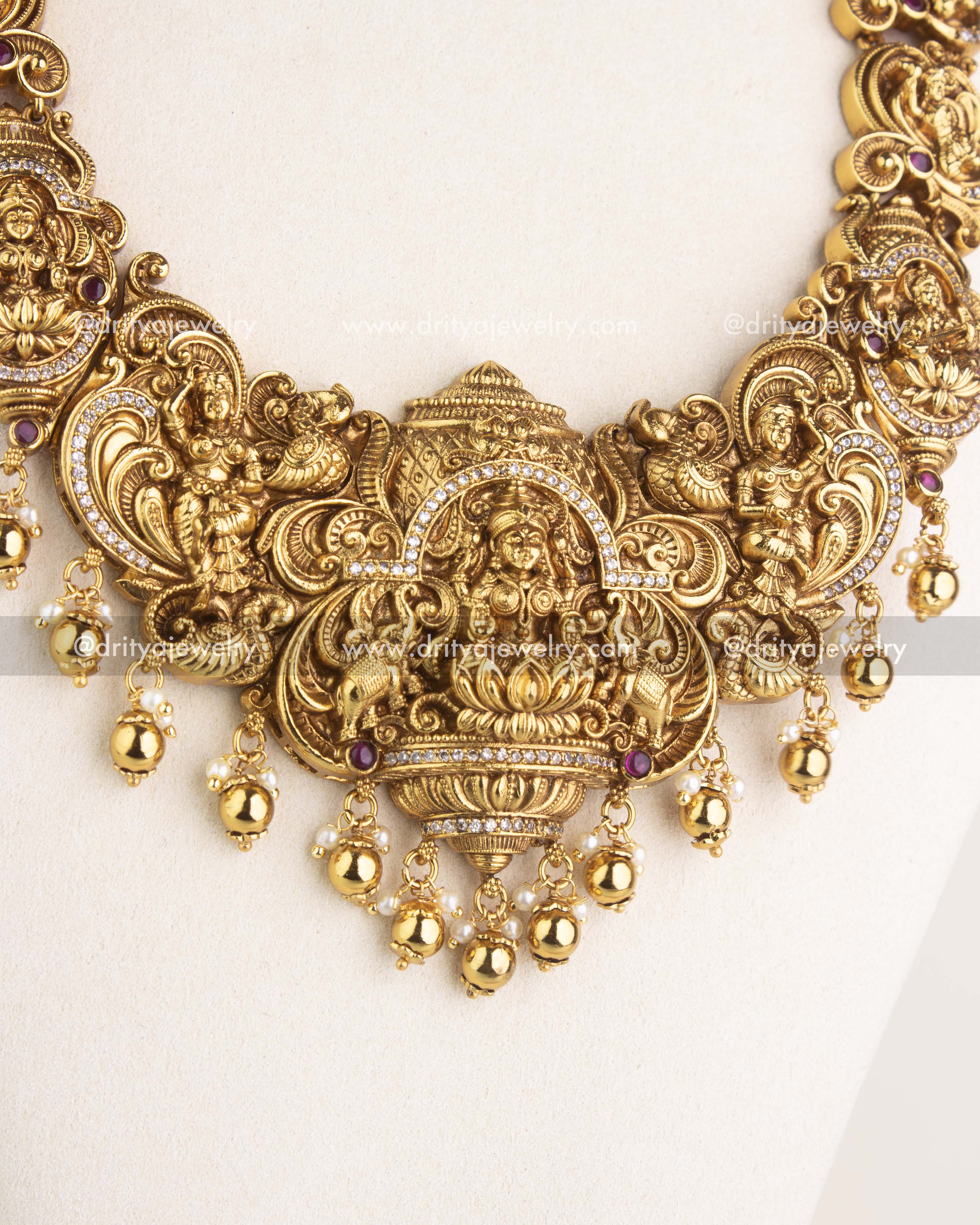 1176 Necklace Set close-up of central god idol pendant with nakshi detailing and bead drops