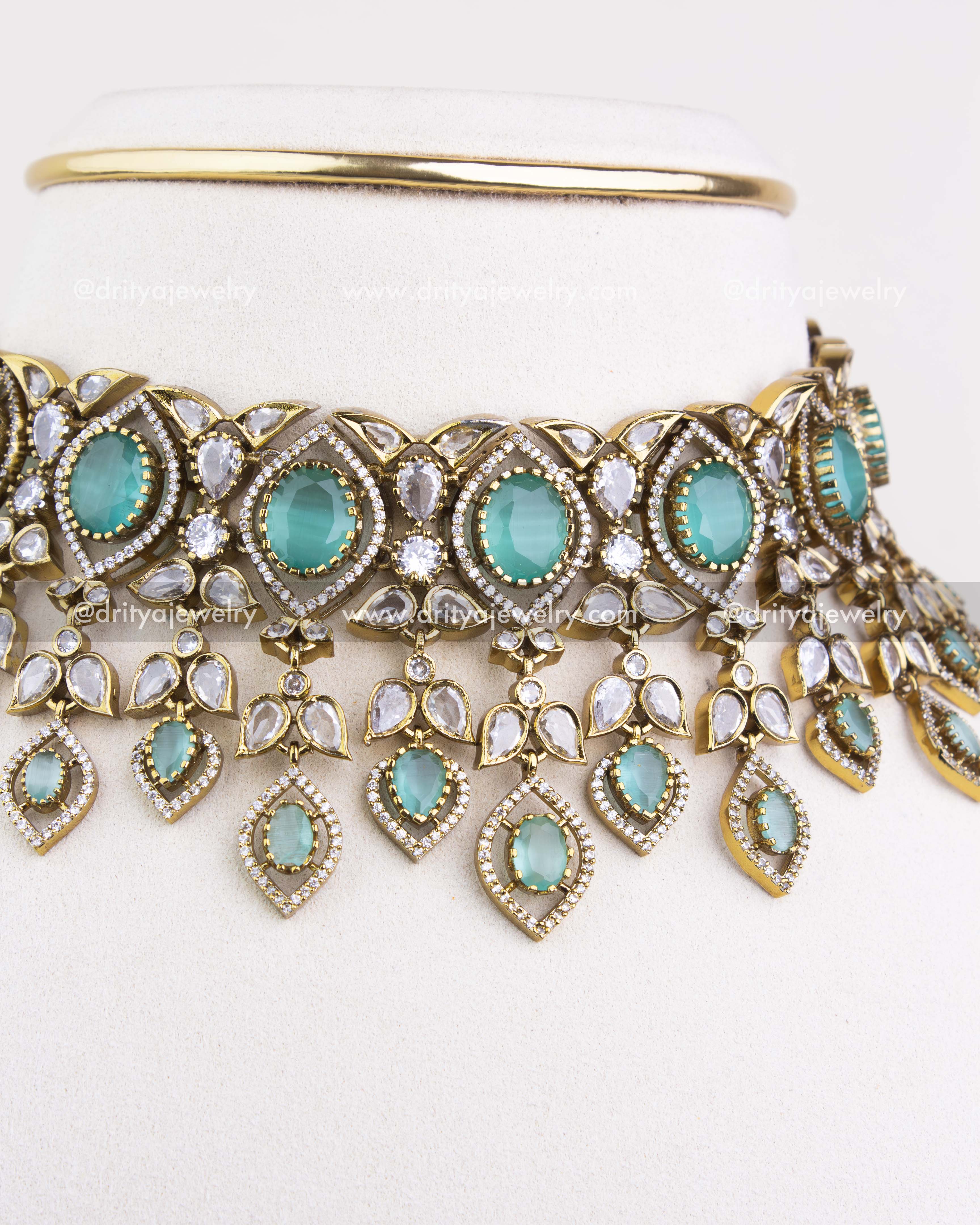 1236-MG detailed front close-up of dangling mint stone motifs on Victorian choker