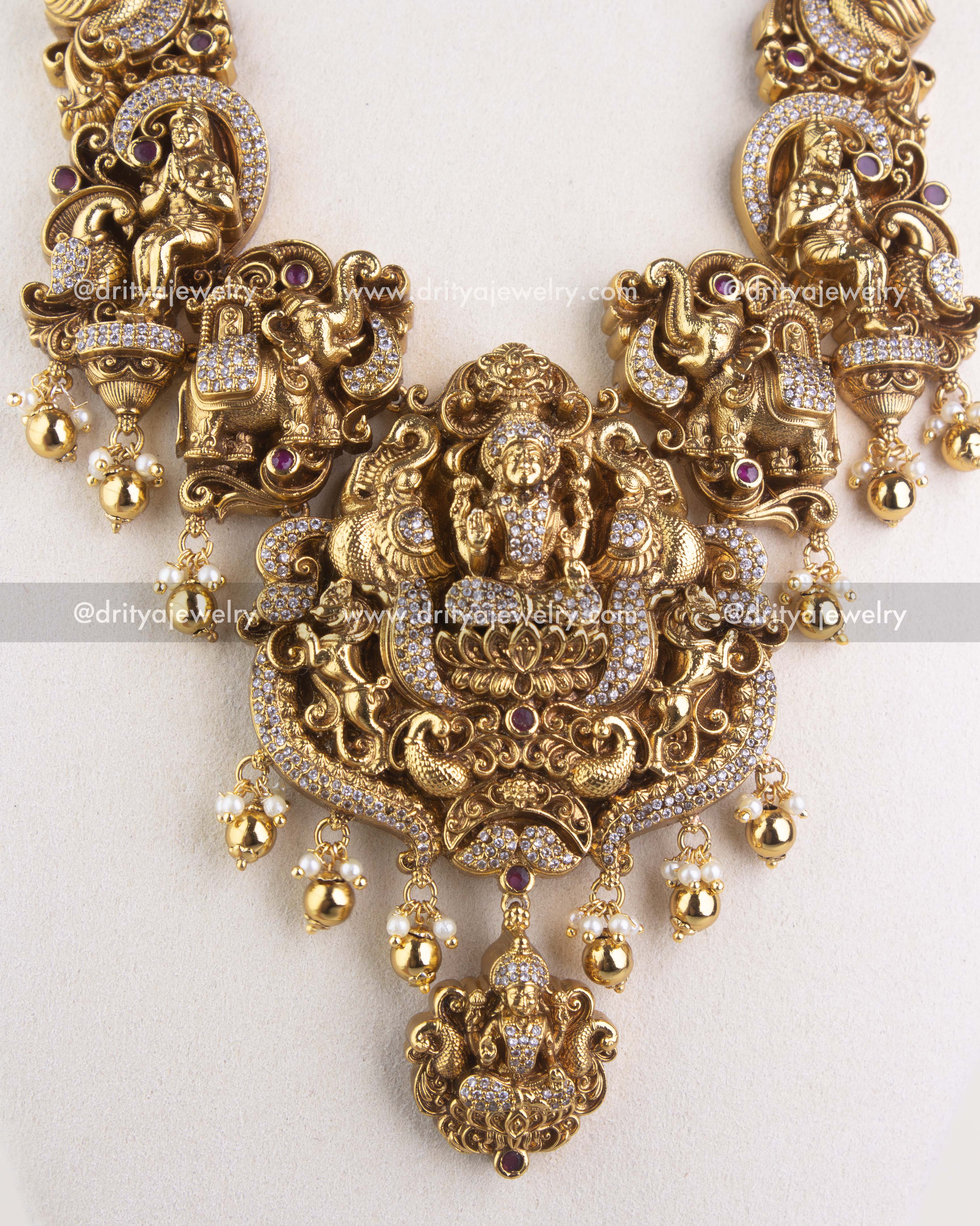 1253 - Close-up of god idol pendant with elephant and peacock motifs on temple necklace