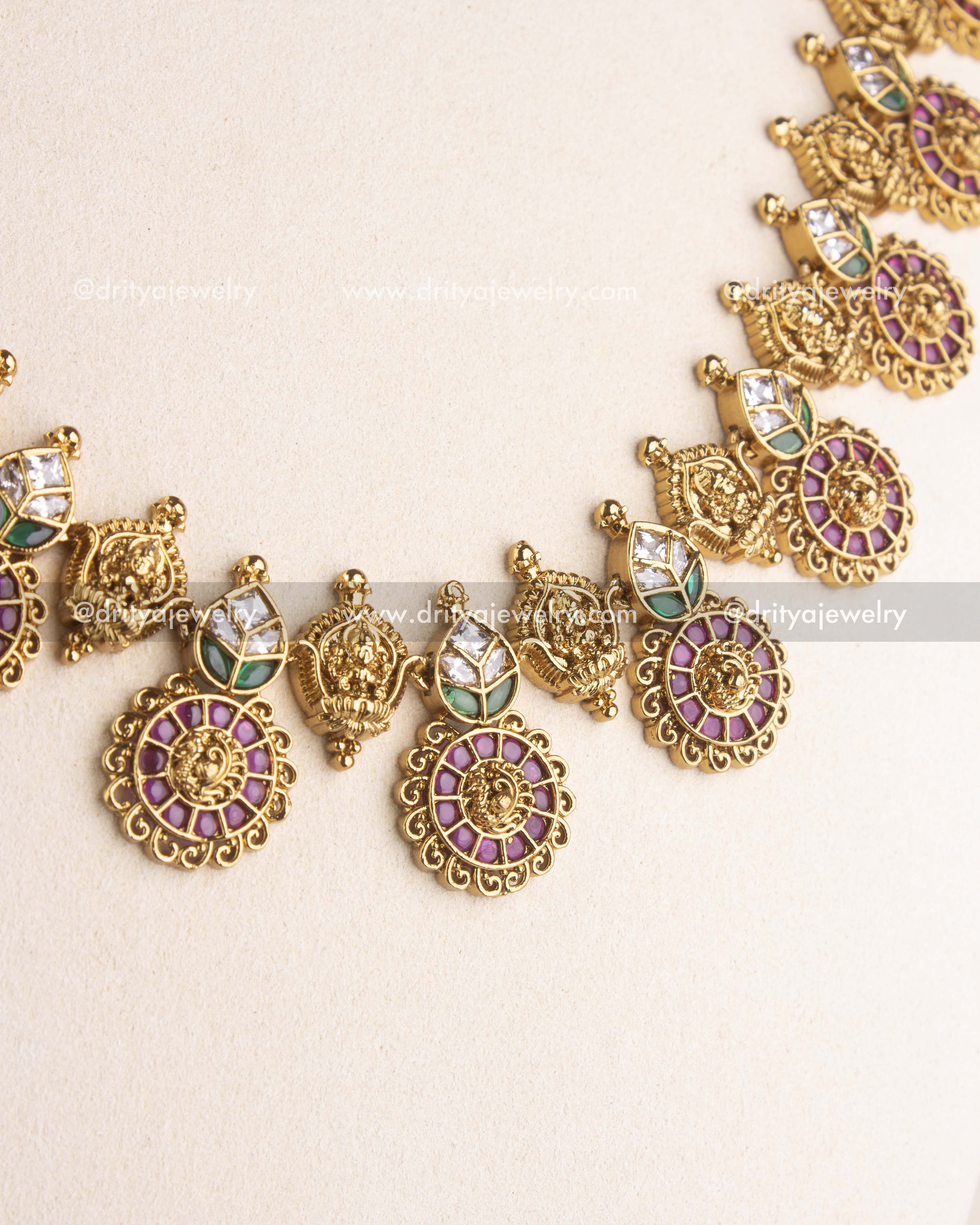 1191 - Necklace Set - Close-up front view of god idol kemp butta detailing on necklace