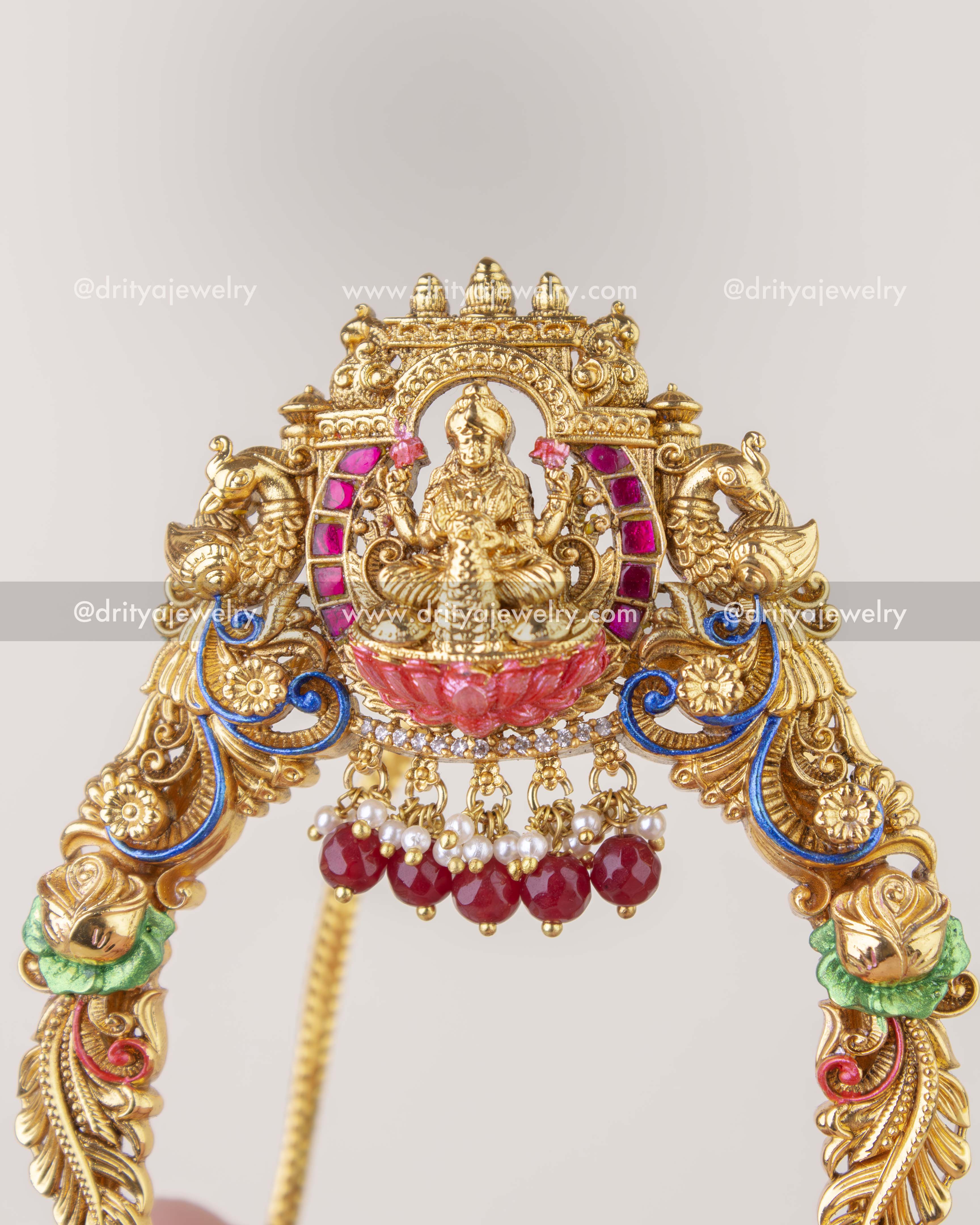 1283 - Detailed front of Lakshmi idol with kemp stones and dangling beads on ara vanki