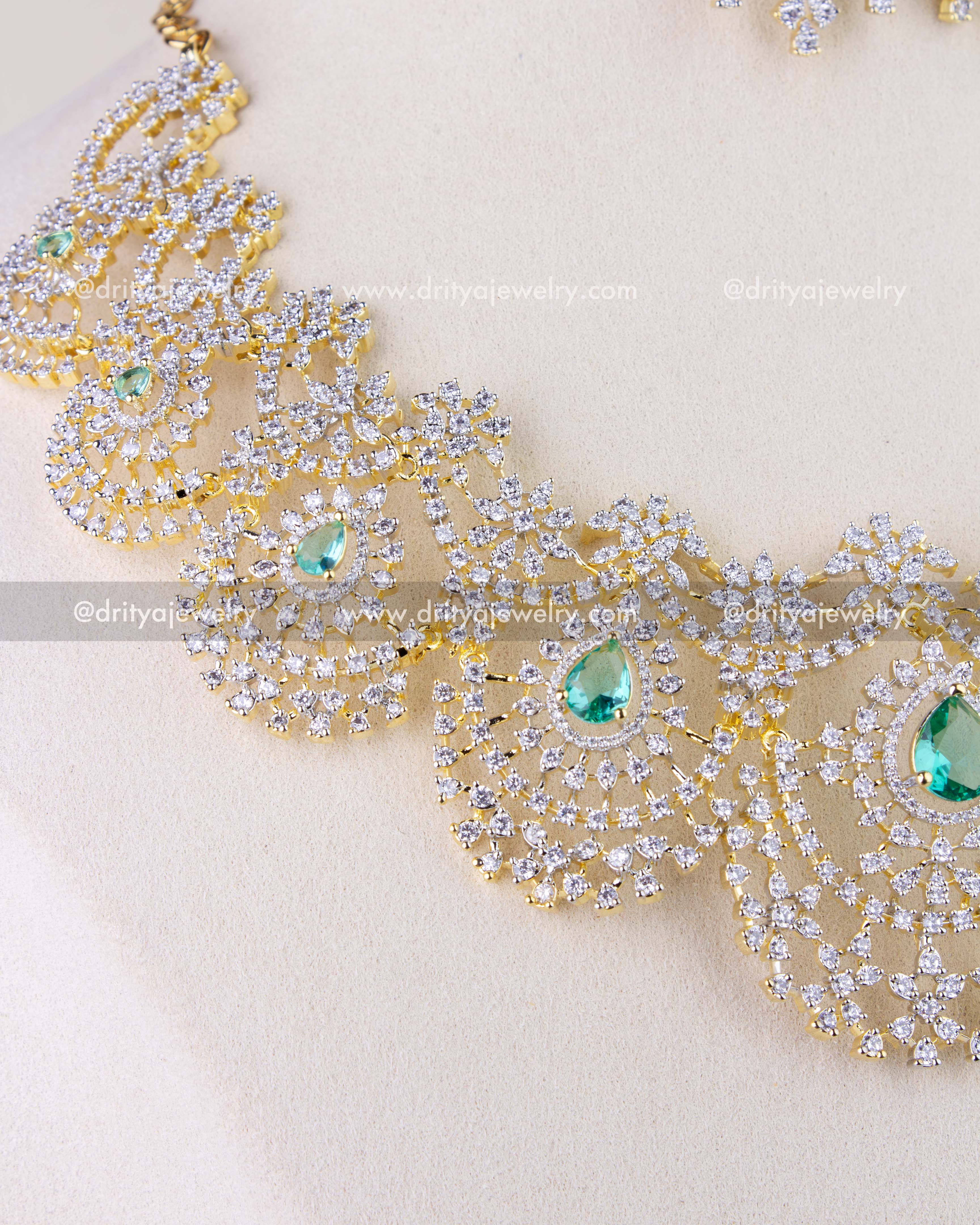 1278-RE premium emerald CZ short necklace close-up of central motifs