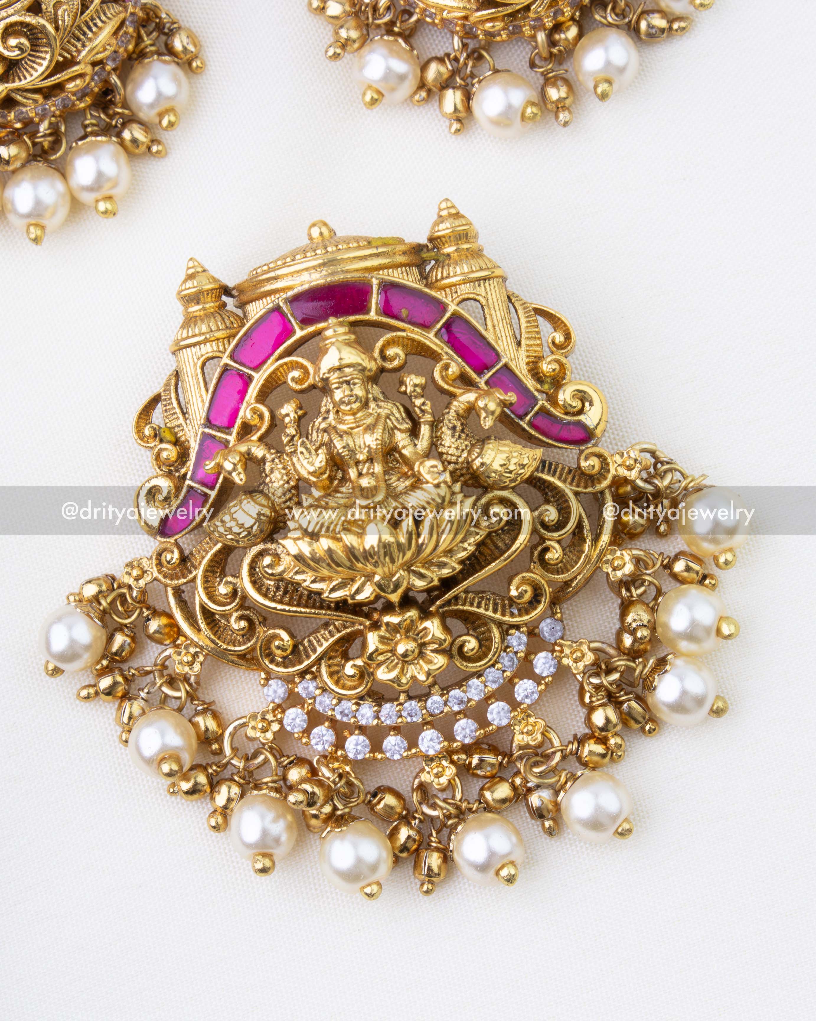 1284-R close-up of Lakshmi nakshi kemp pendant with pearl and stone detailing