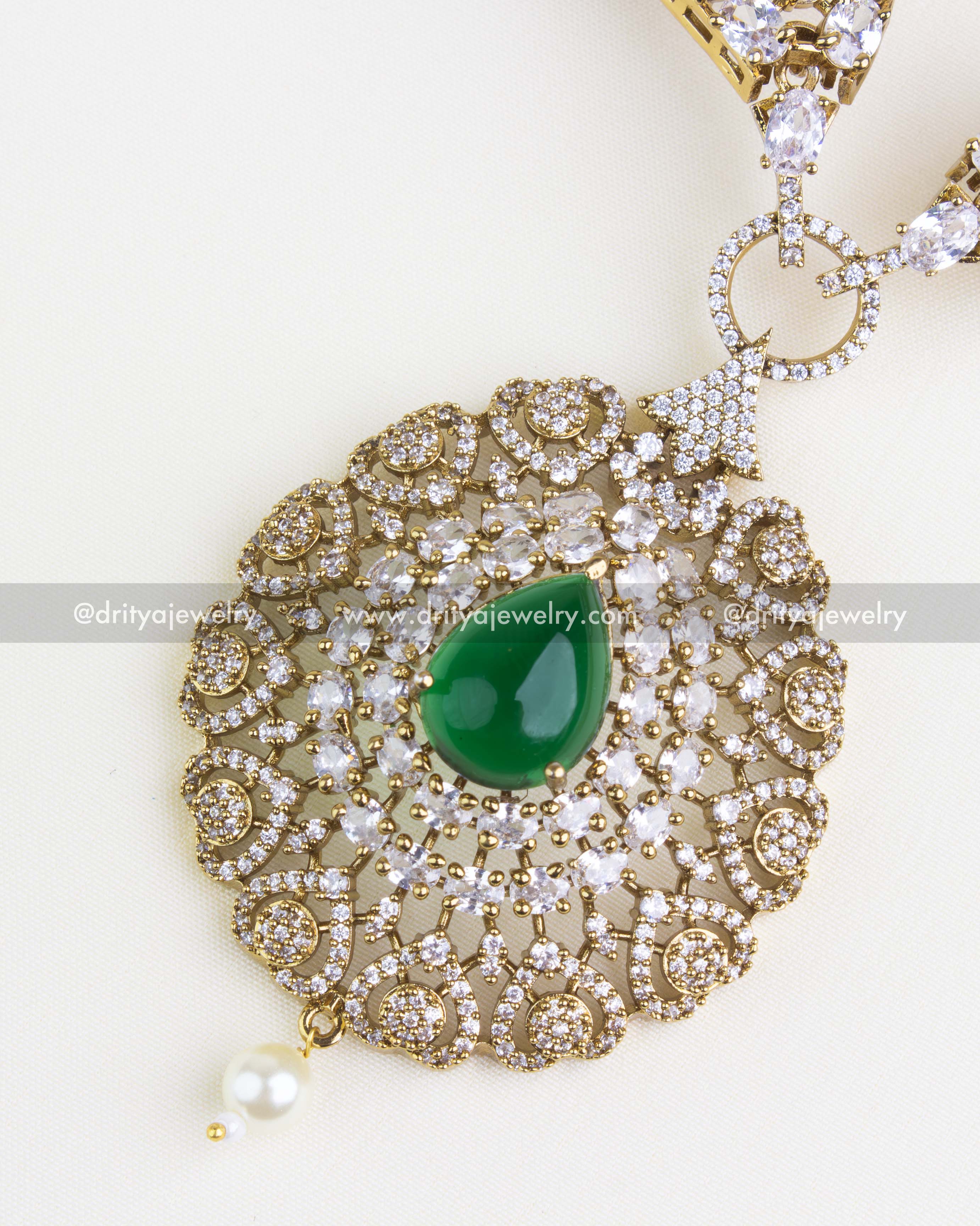 1110-W - Necklace Set - Close-up of central pendant with emerald green stone and pearl drop