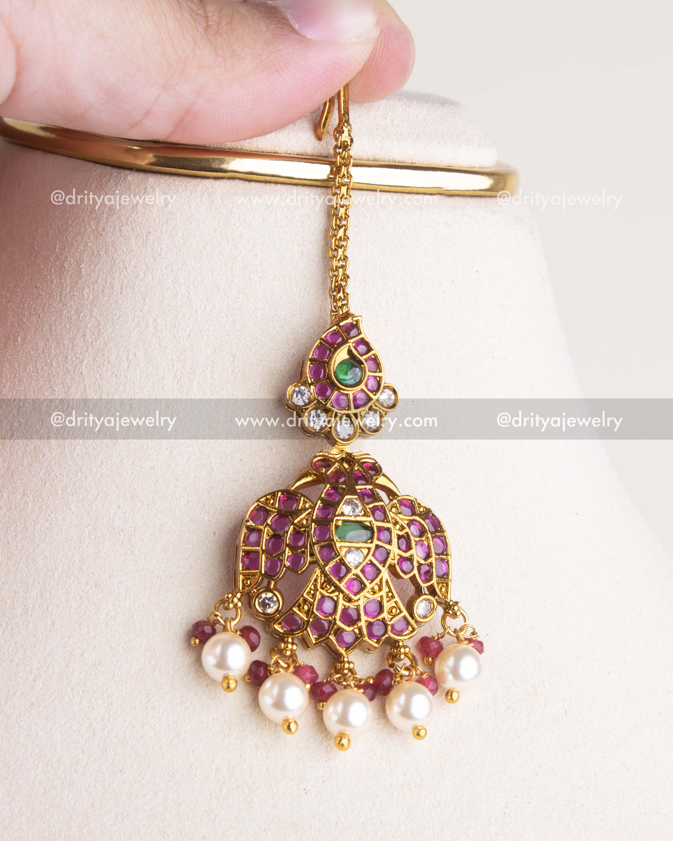 1201 - Necklace Set - Close-up of maang tikka with idol-style motif and pearl drops