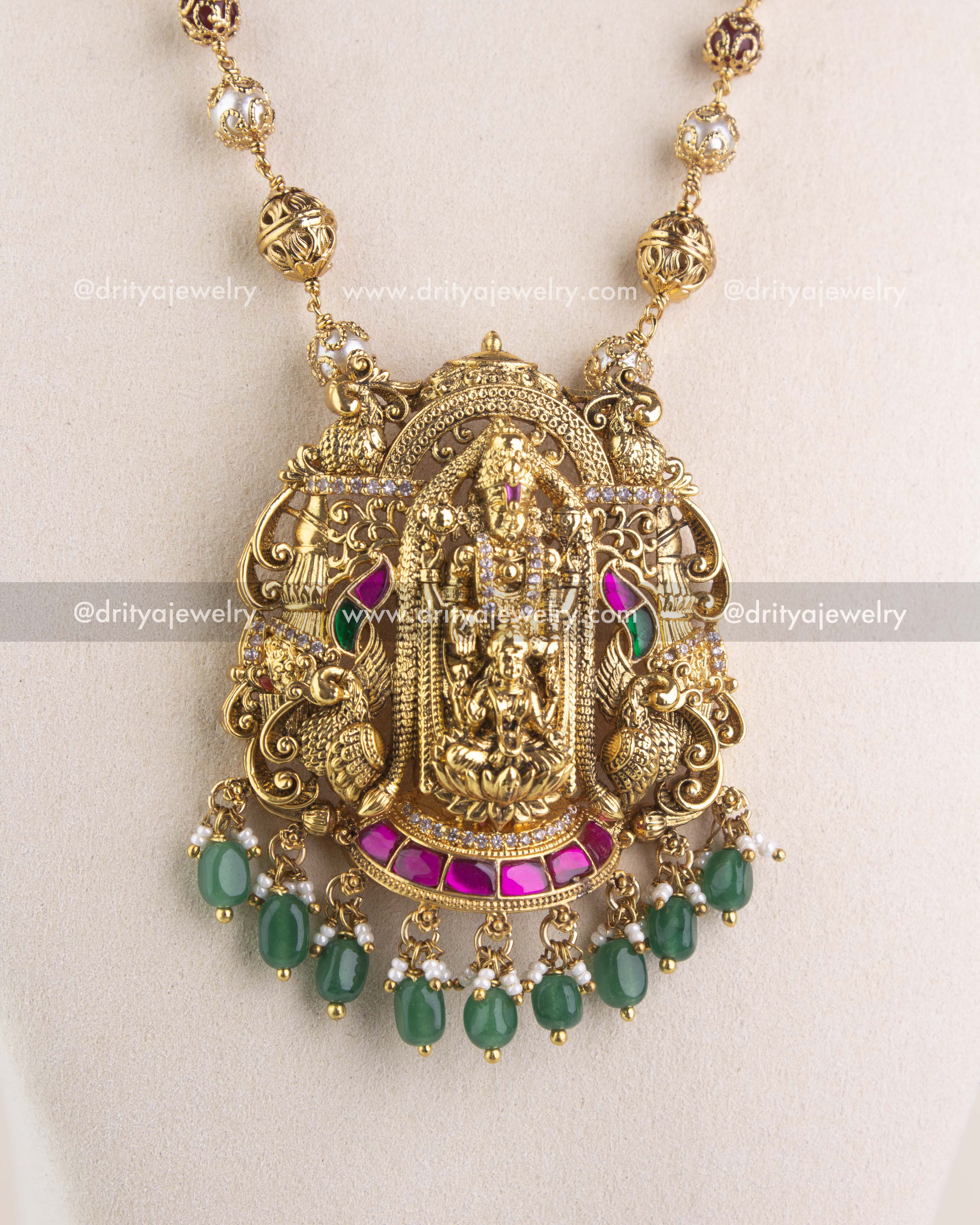 1123-N close-up of Venkateswara Swamy temple pendant with kemp stones and green bead drops