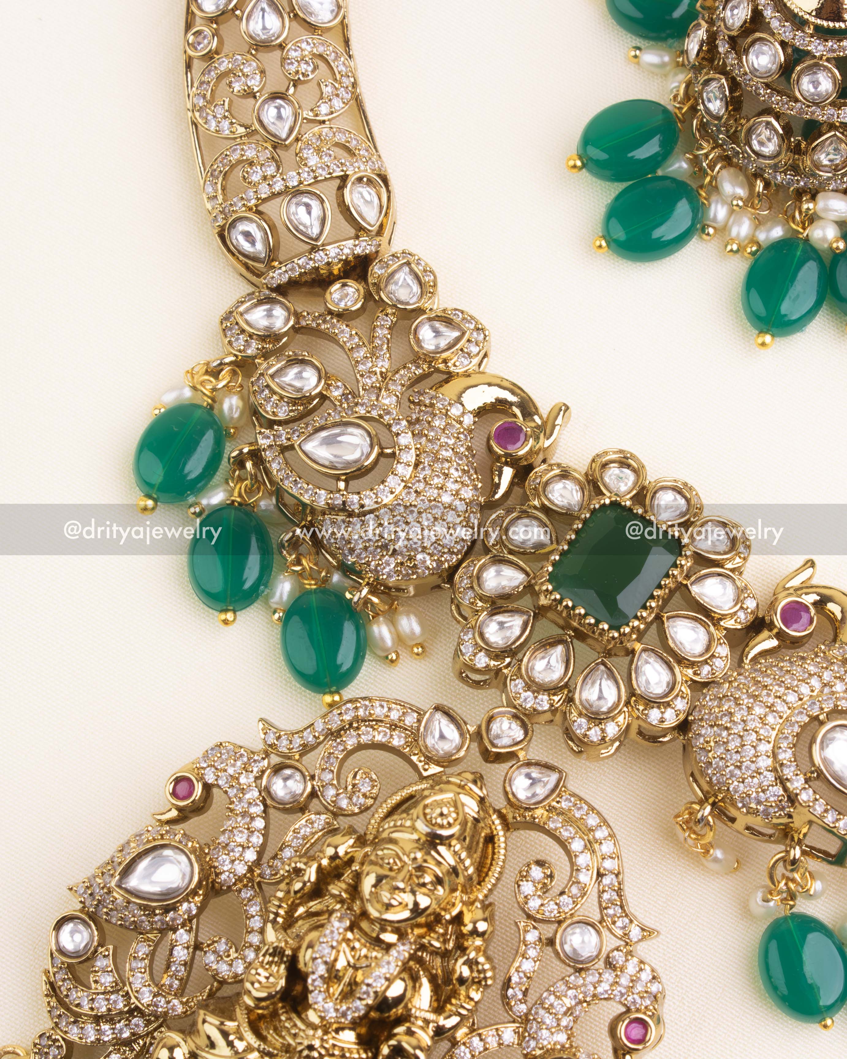 1157 Necklace Set side view of necklace link with kundan work and emerald bead drops