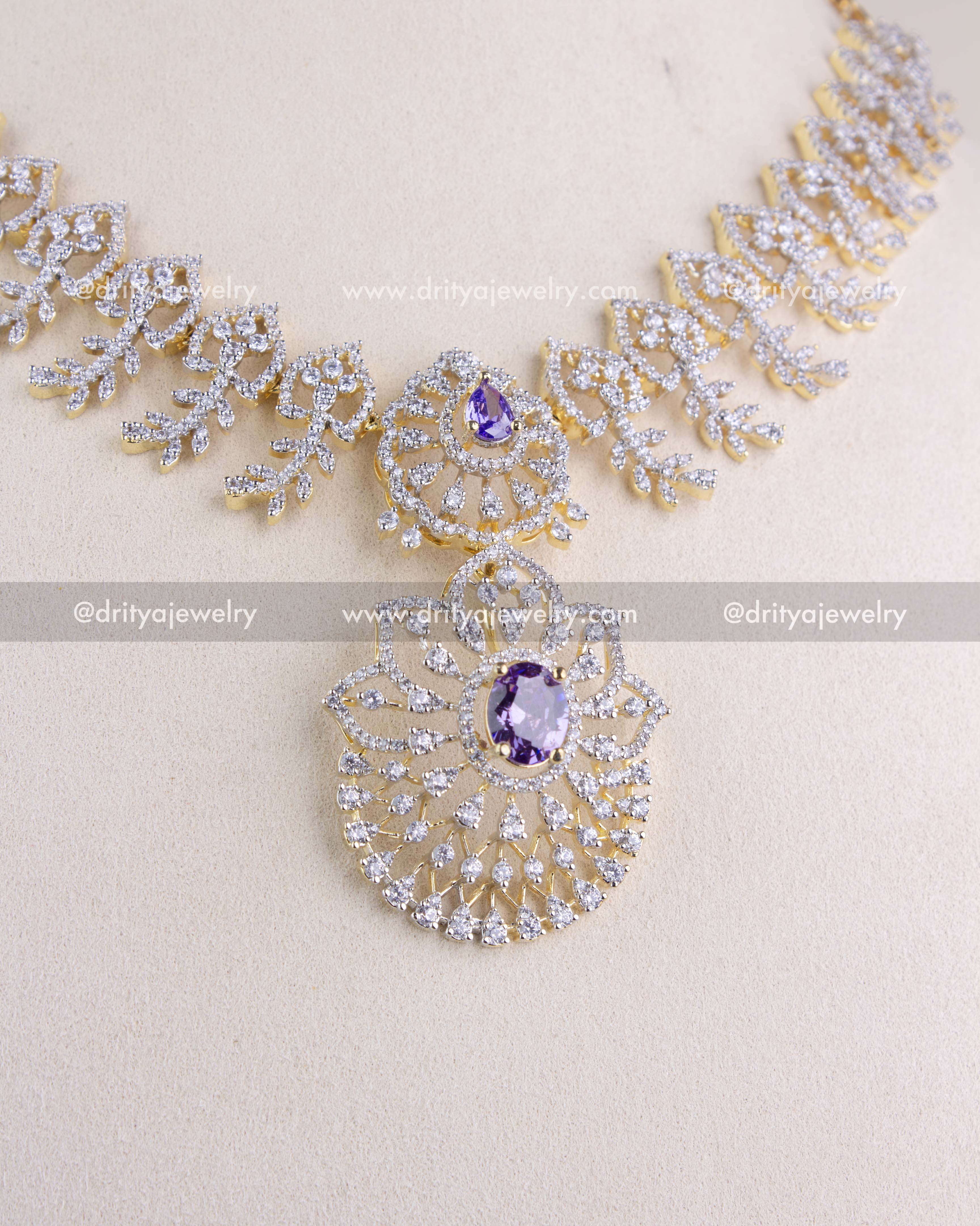 1232-PU close-up of necklace center motif with attached pendant