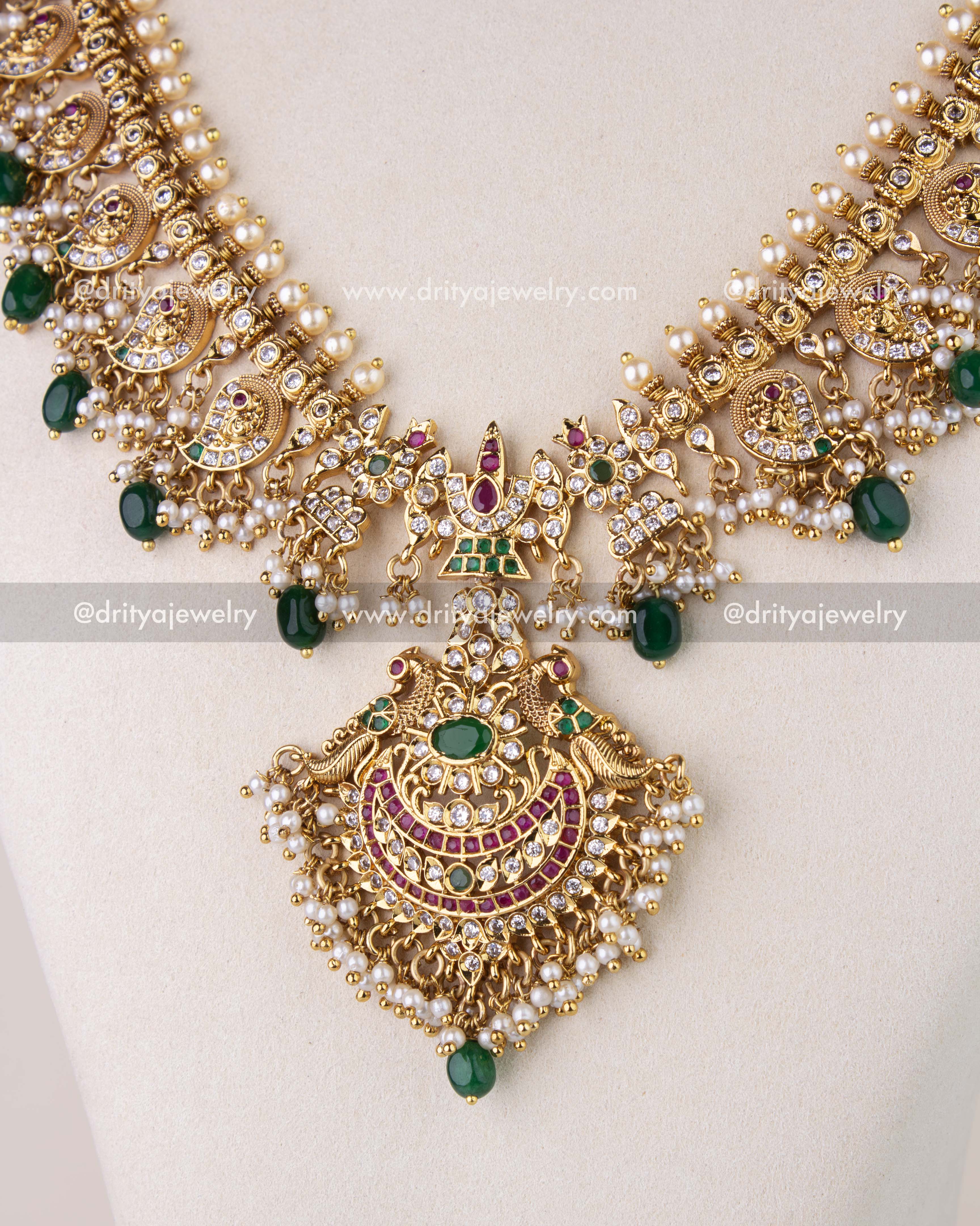 1261-G close-up of pendant on premium mango design long necklace