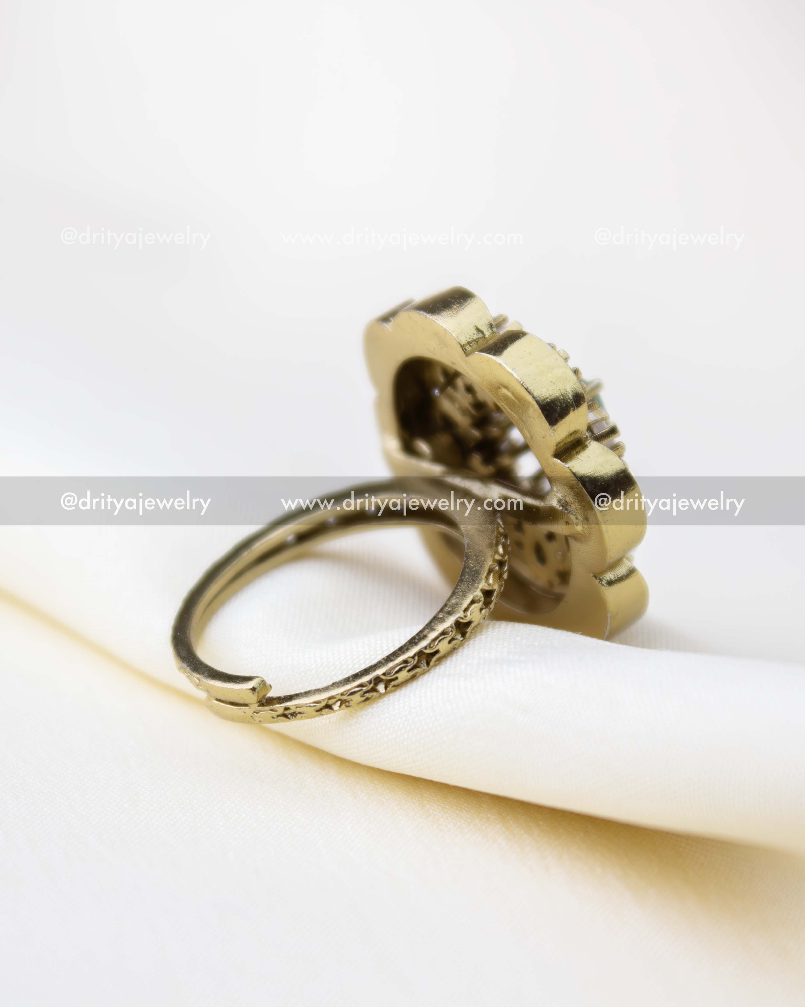 SKU 1274 adjustable Victorian style ring side and band detailing view