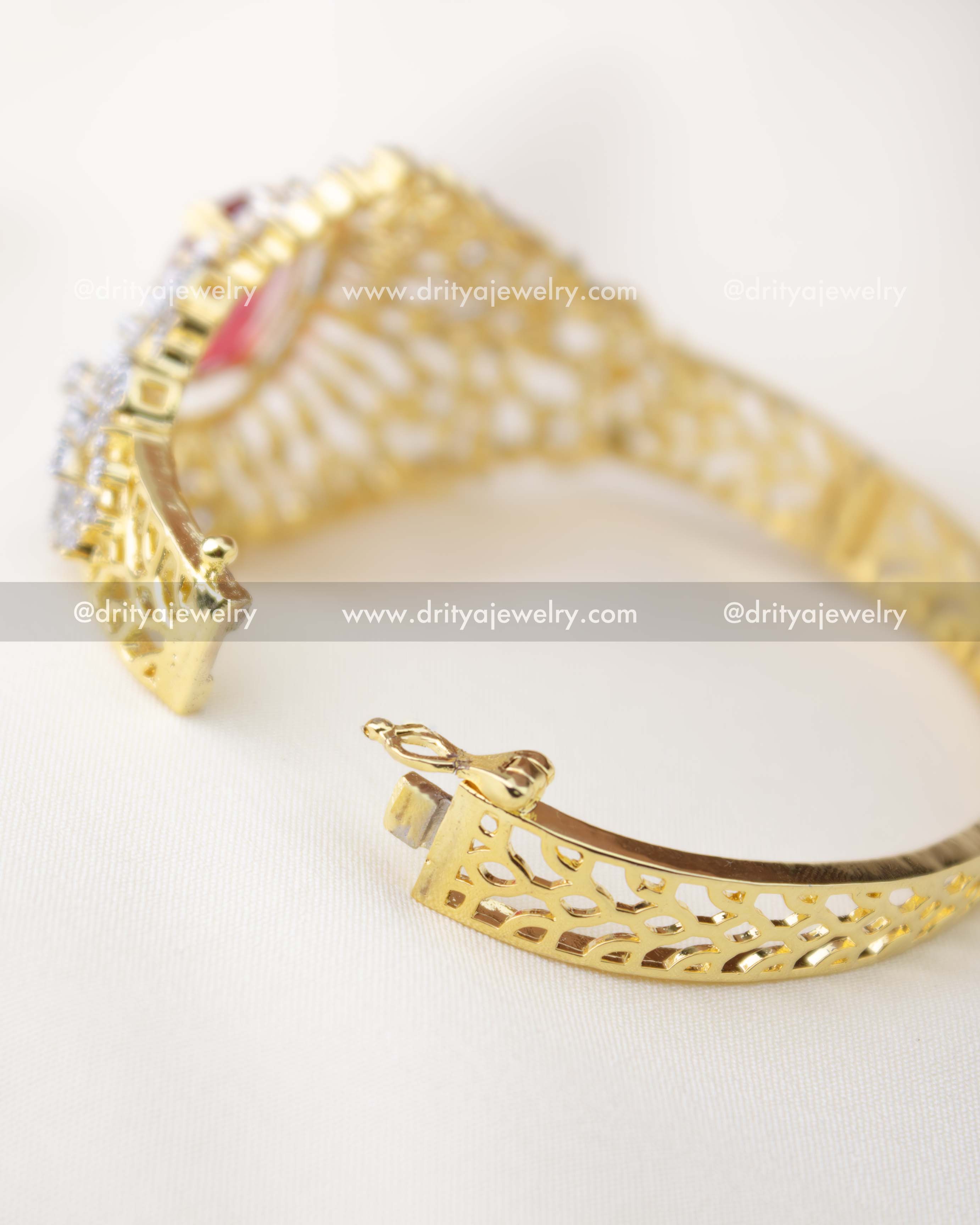 1295-R openable gold-tone kada showing hinge and cutwork design