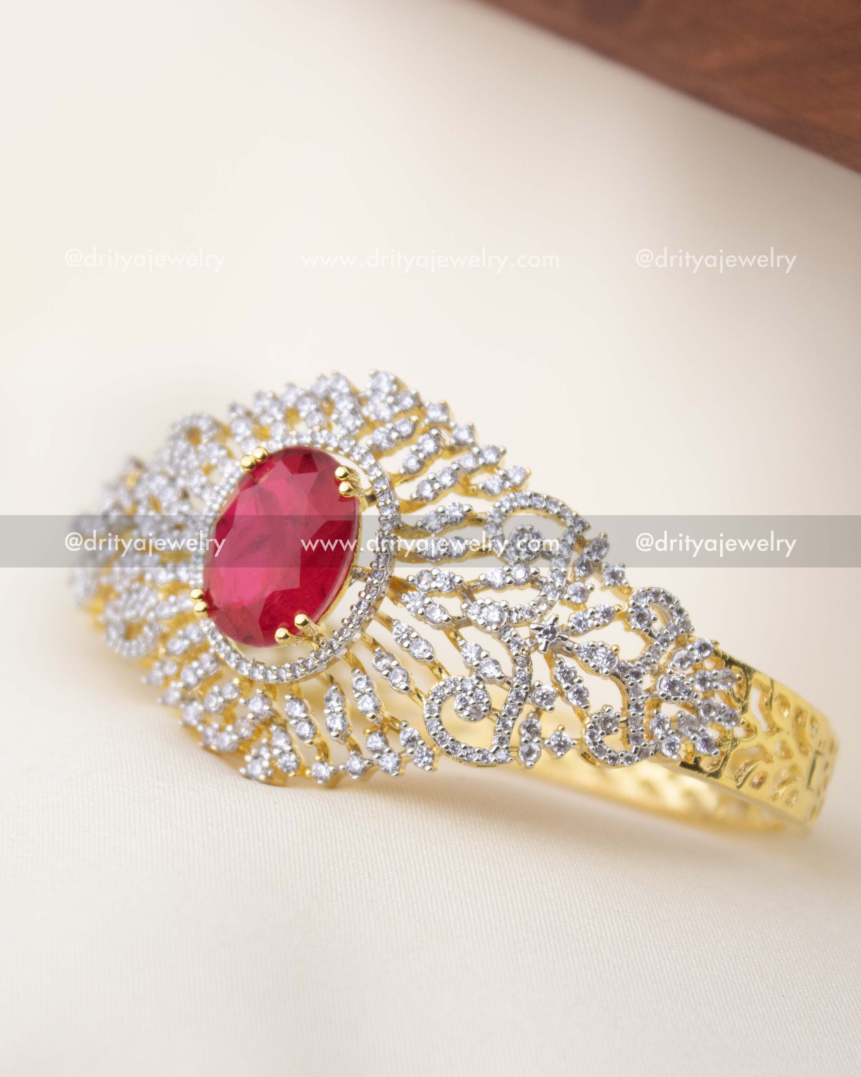 1295-R close-up of crackled red stone centerpiece on diamond replica kada