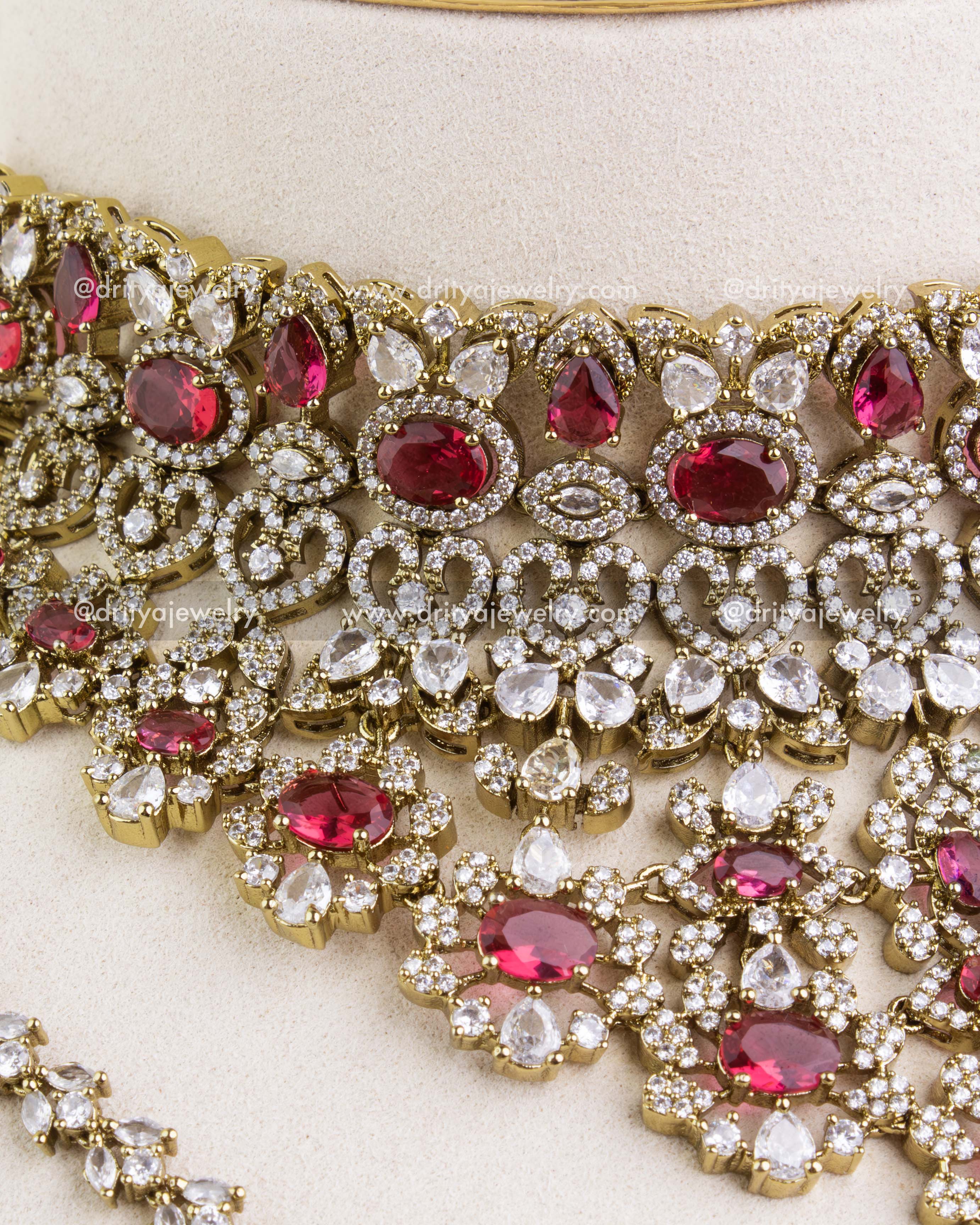 1043-R detailed view of floral stone clusters on red Victorian choker necklace set