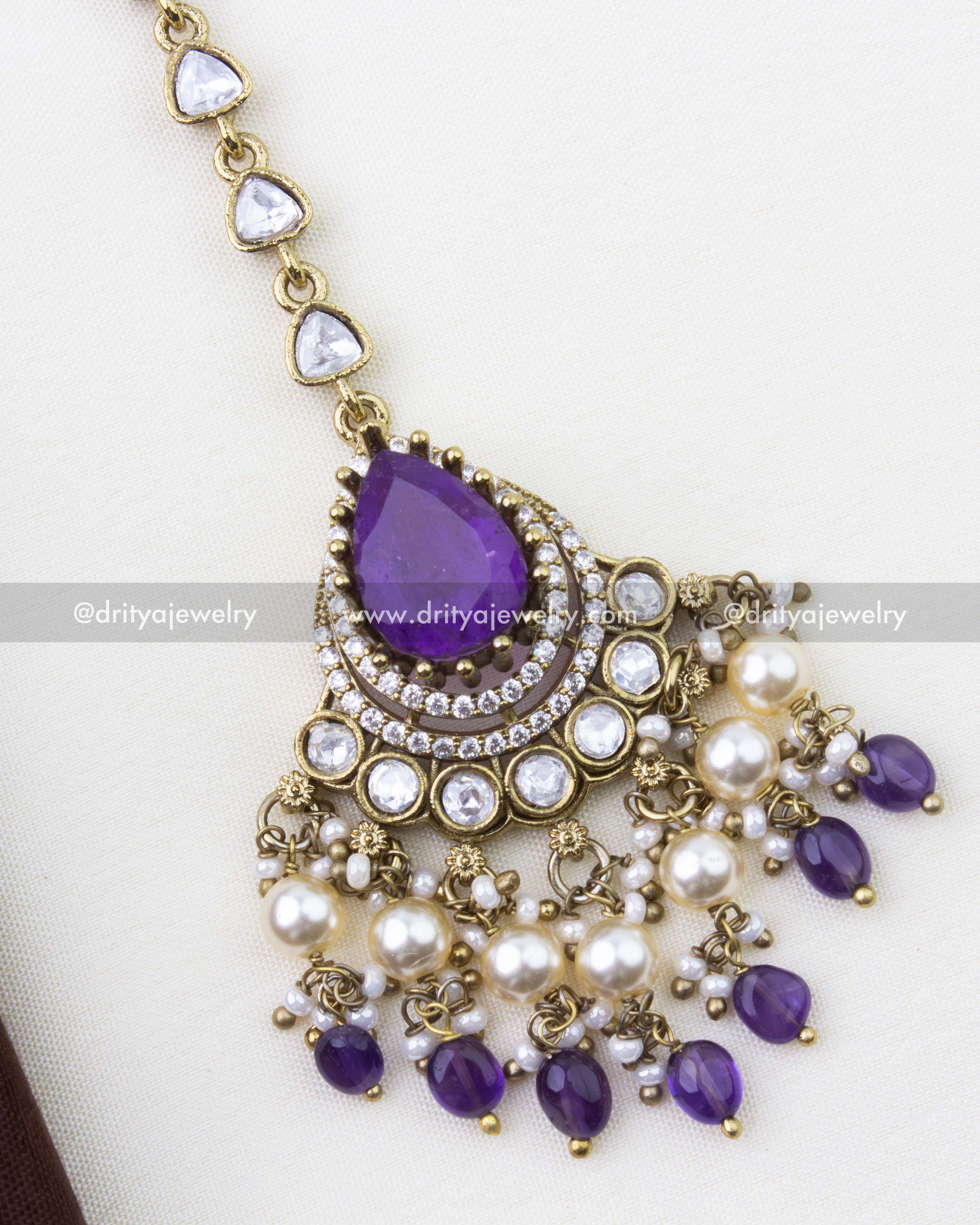 1285-PU close-up of purple centerpiece and pearl detailing on Polki Kundan maang tikka