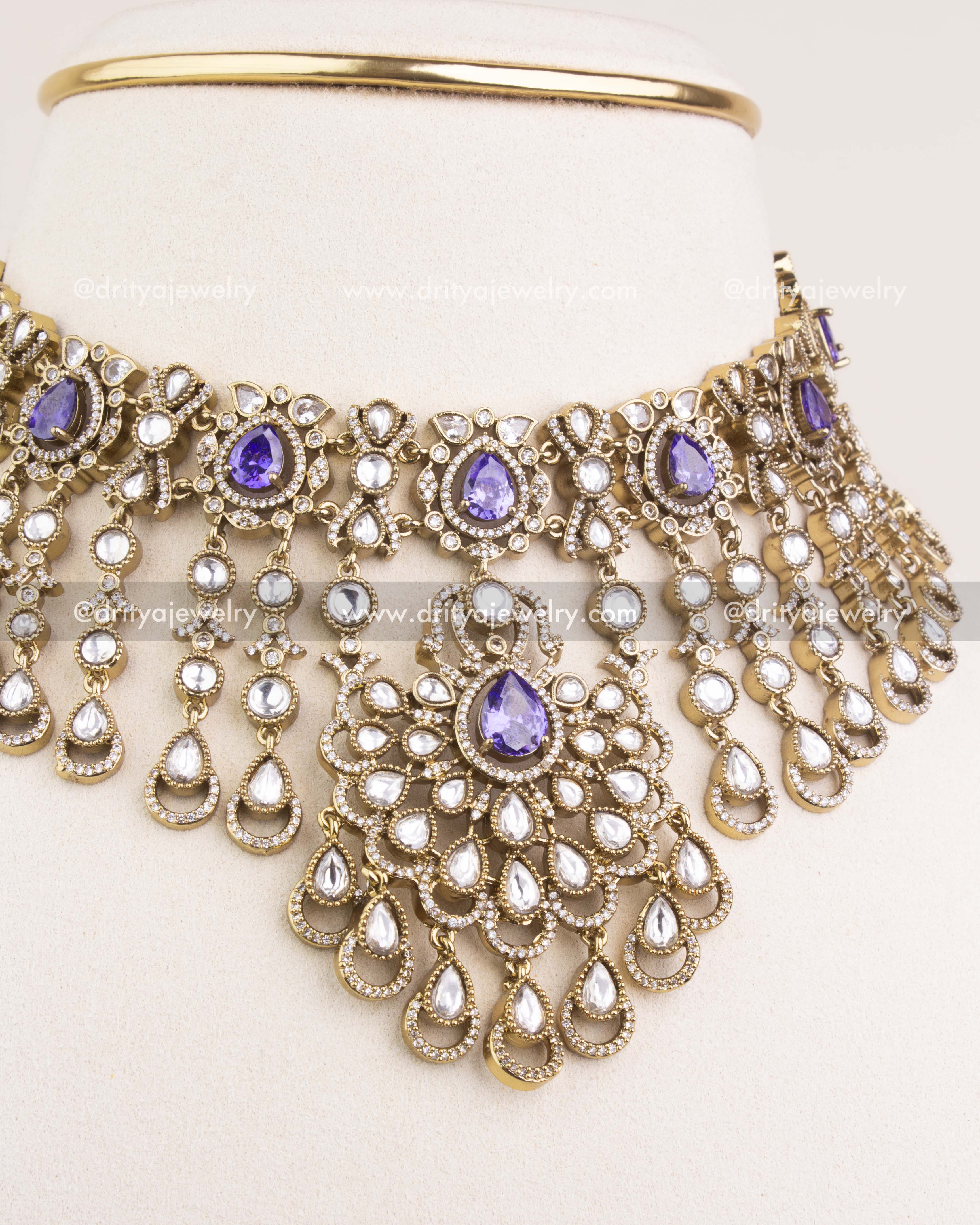 1237-PU detailed front close-up of central pendant on bridal choker
