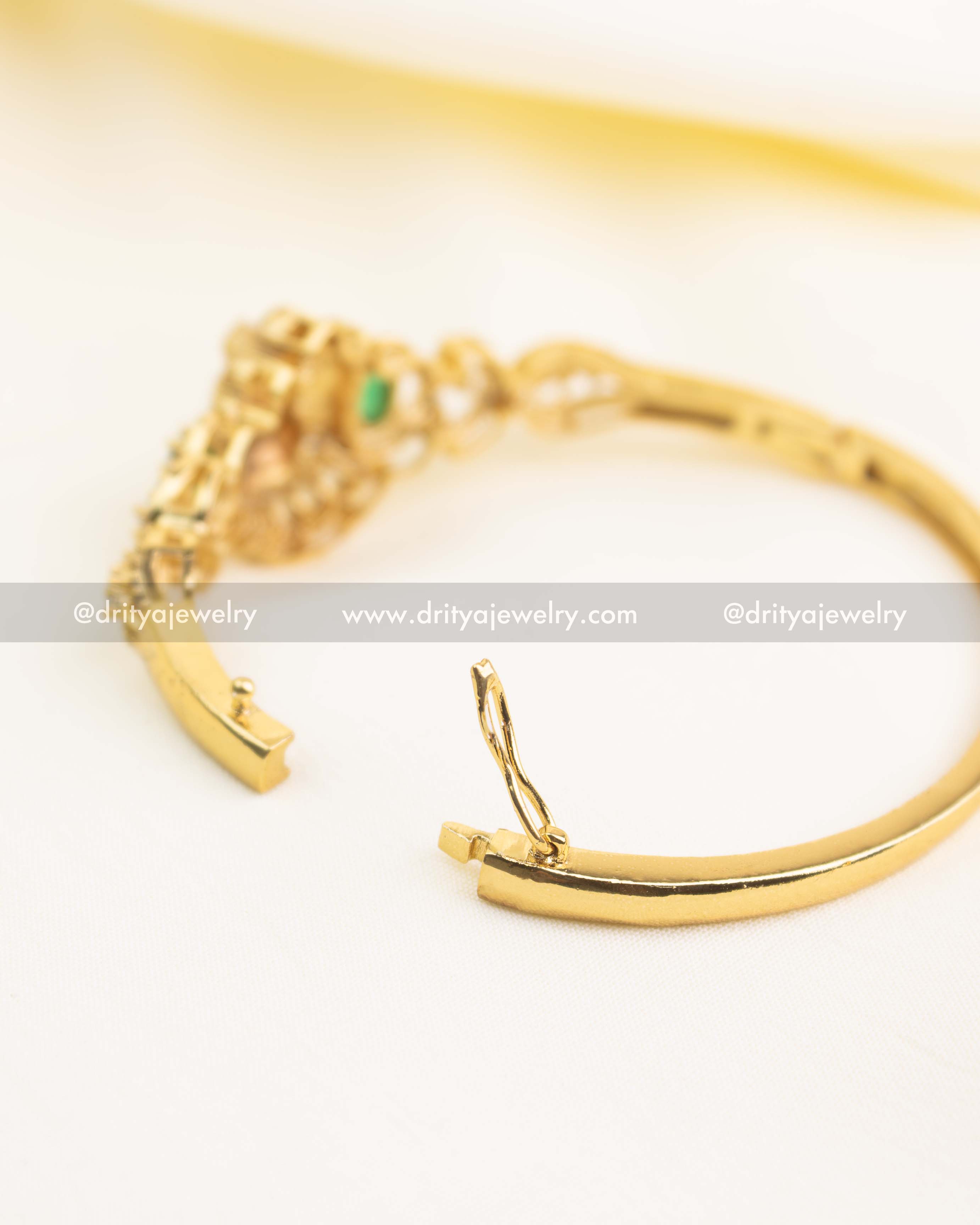 Close-up of the adjustable openable kada clasp showing sturdy gold polish and hinge design.