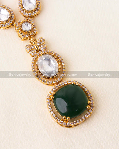 Kundan Short Necklace Set with Green Stone Pendant
