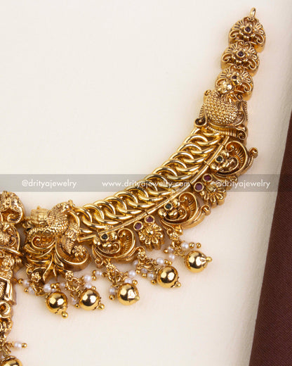 Intricate close-up of the necklace chain featuring interlinked design and antique temple motifs.