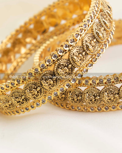 Macro shot showing embossed Lakshmi kasu discs, rope edges, and micro-pavé CZ border.
