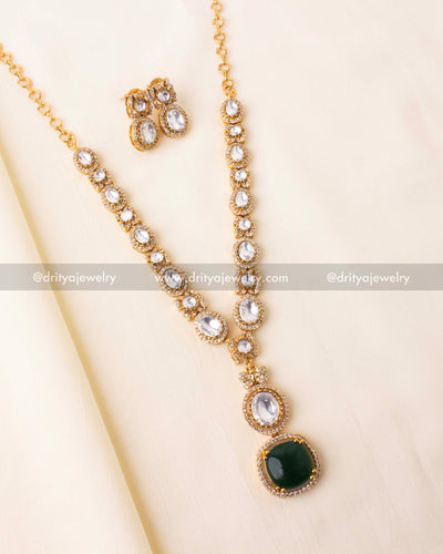 Kundan Short Necklace Set with Green Stone Pendant