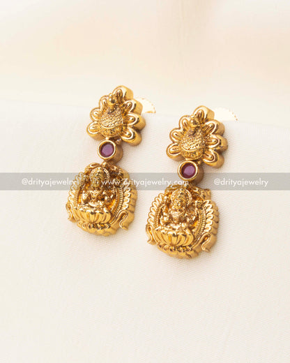 Nakshi temple earrings paired with Bottu Maala short necklace