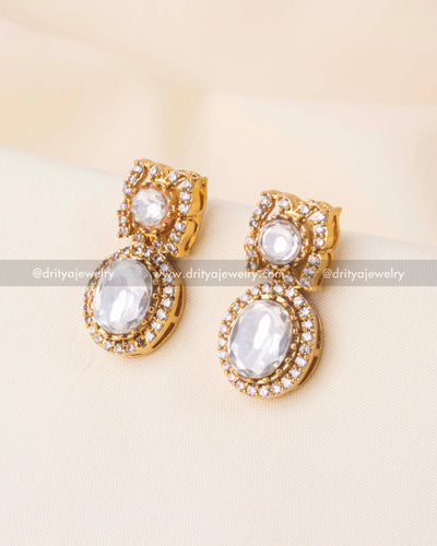 Kundan Short Necklace Set with Green Stone Pendant