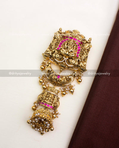 Traditional pink Kemp Jada Billa featuring pearl and gold ball danglers.