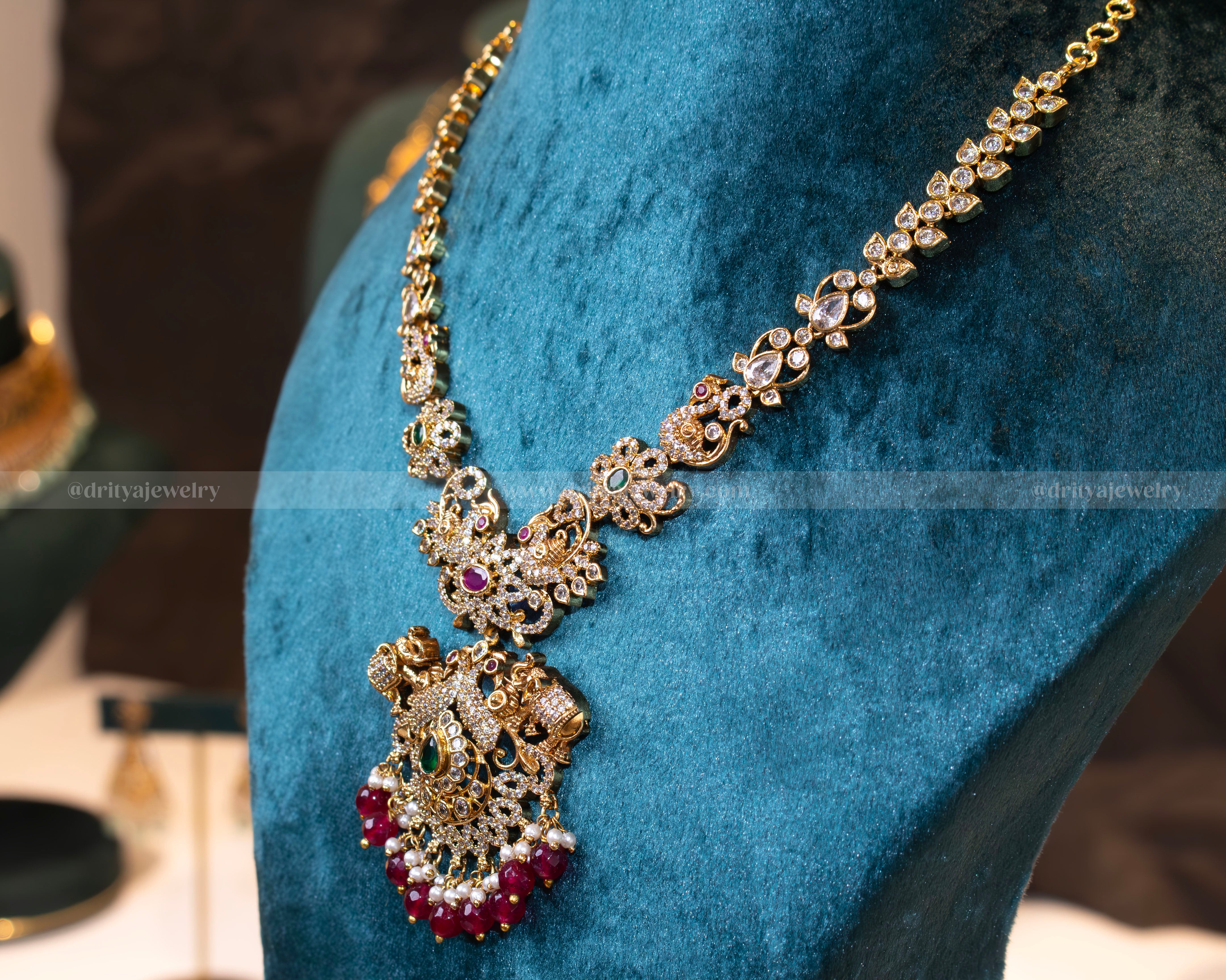 Side view of Dritya Jewelry's antique gold finish necklace set showing the intricate craftsmanship of the necklace chain and pendant.