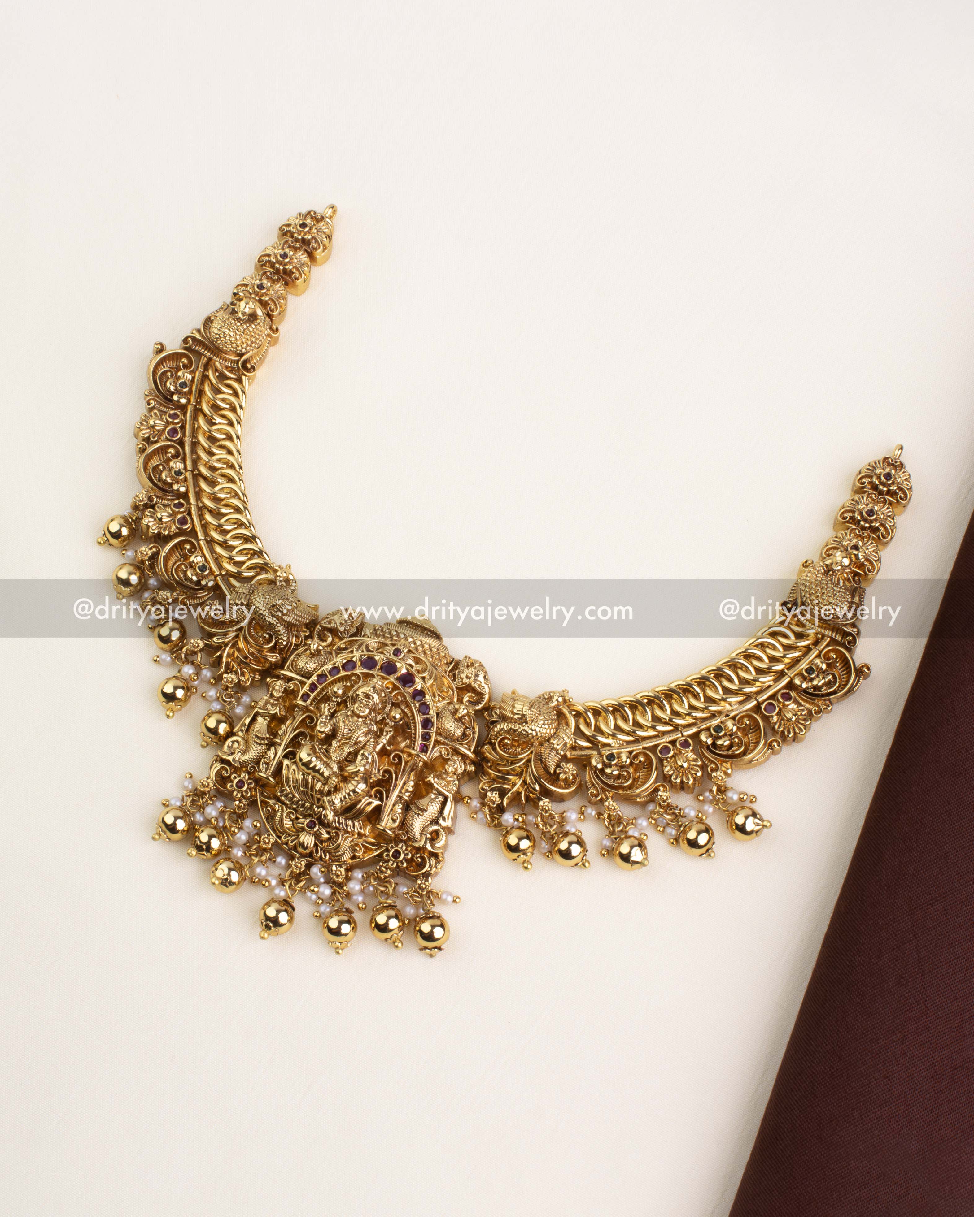 Traditional temple-style short necklace with jalebi chain and Lakshmi pendant.