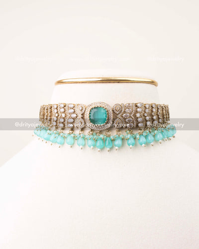 Victorian choker set mint worn on display bust