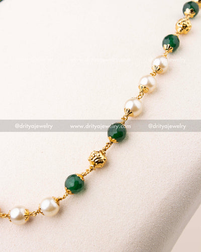 Faceted emerald green beads and pearl combination mala necklace
