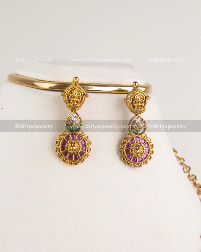 1191 - Necklace Set - Close-up front view of matching god idol kemp earrings from the combo set