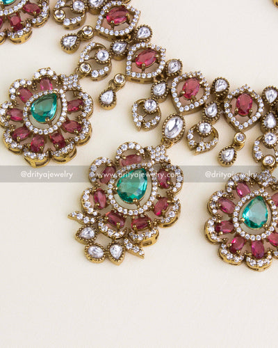 SKU 1135 - Necklace Set - Detailed view of central necklace pendants with emerald centres