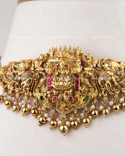 1282 - Close-up of central god idol motif on antique gold nakshi choker with kemp stones