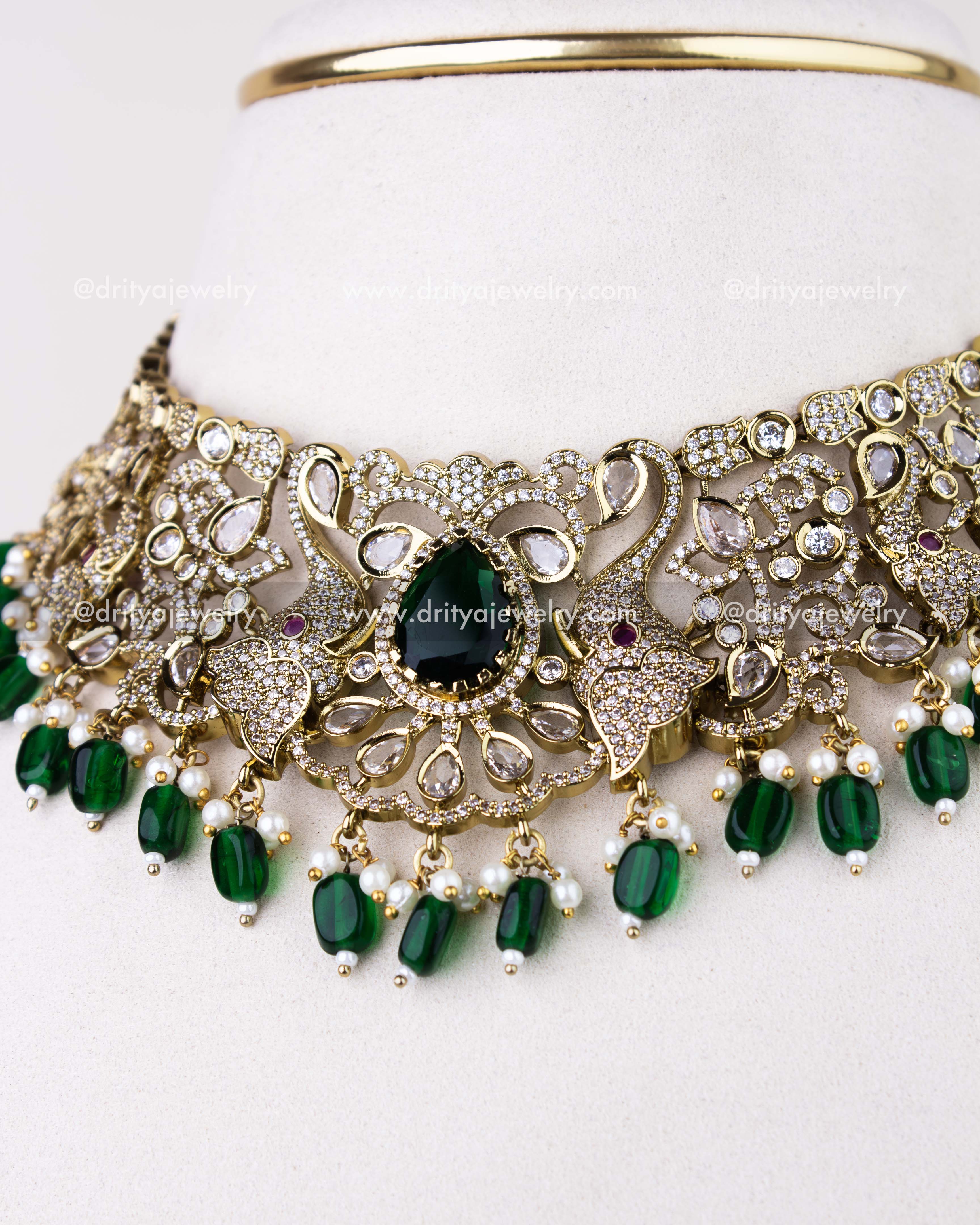 1309-GSET Victorian style choker with figurine motifs and emerald centre stone