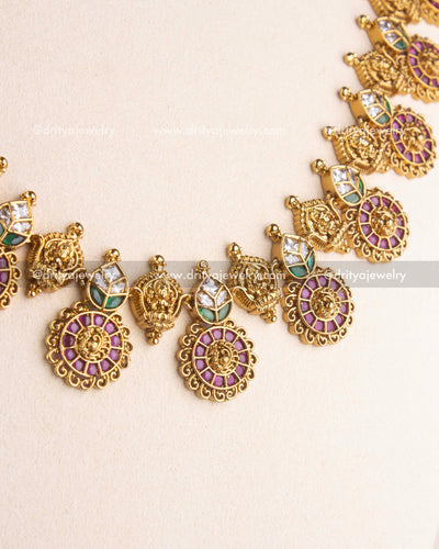 1191 - Necklace Set - Close-up front view of god idol kemp butta detailing on necklace