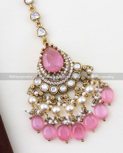 1285-BP close-up of pink polki kundan maang tikka pendant with pearls and blush bead hangings