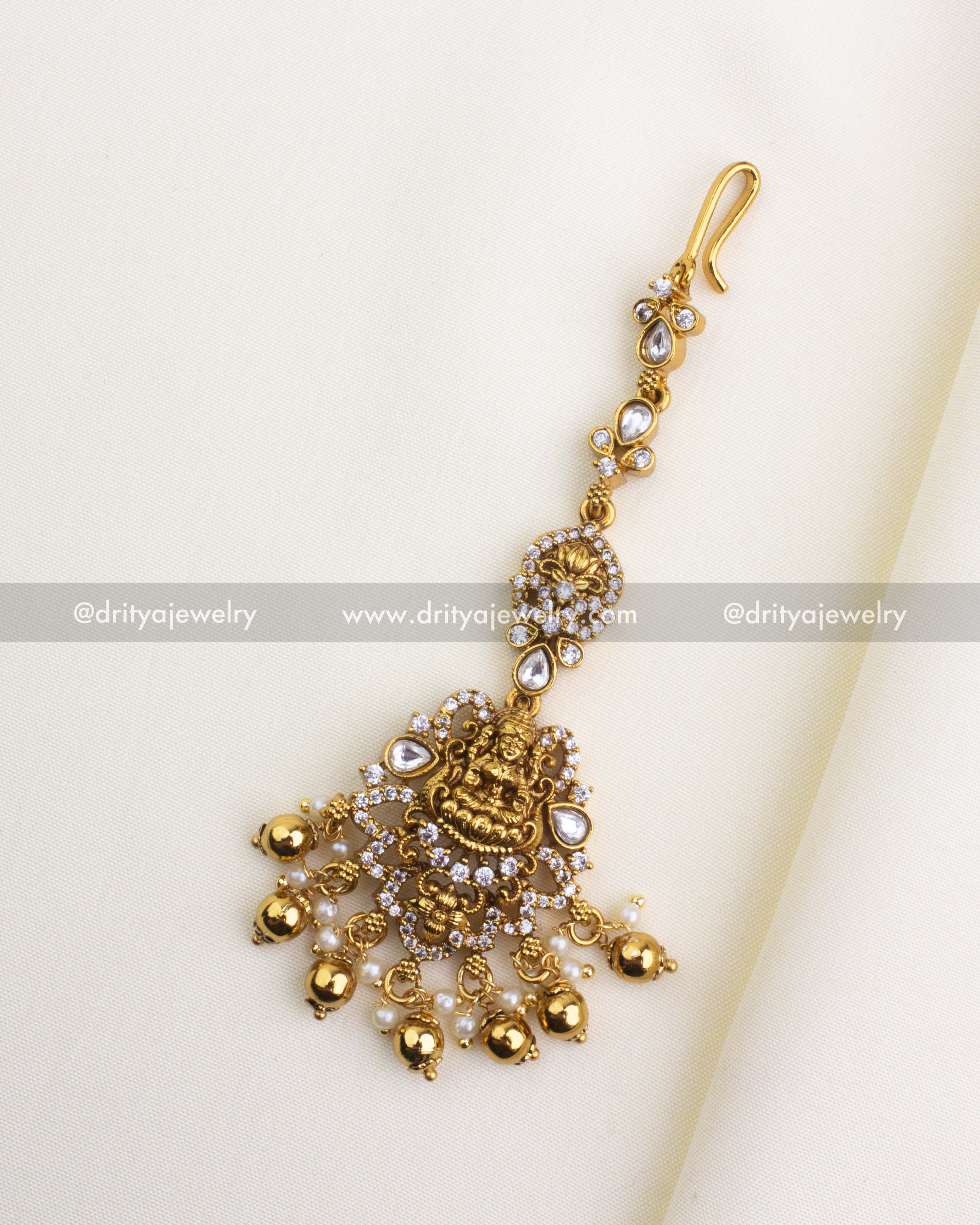 1147 - Maang Tikka - Full view displaying hook, chain detailing and antique finish