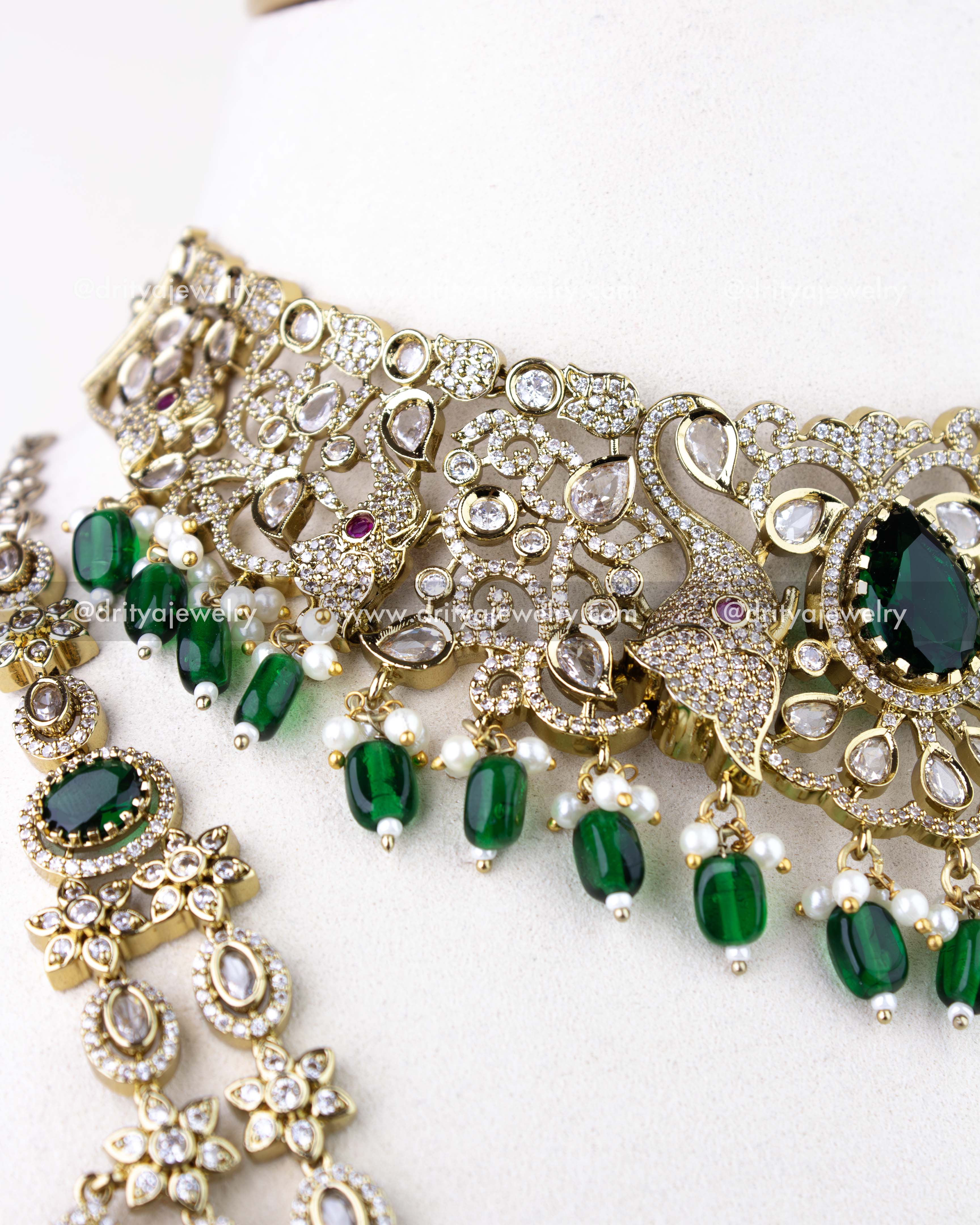 1309-GSET detailed view of choker edge with green bead and pearl drops