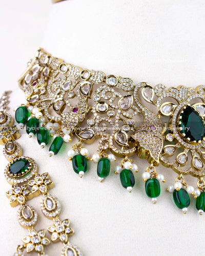 1309-GSET detailed view of choker edge with green bead and pearl drops