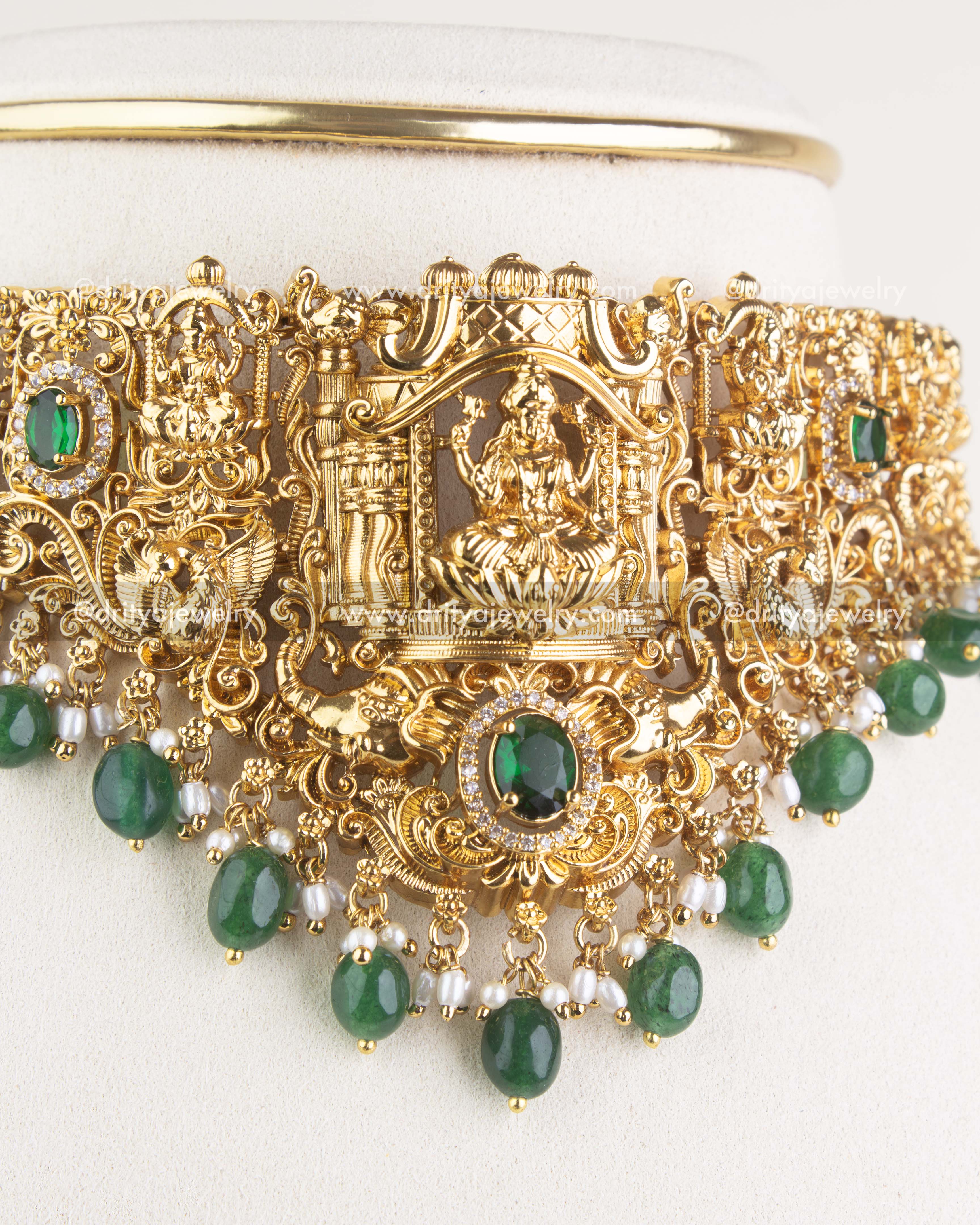 1117-G - Necklace Set - Close-up of central Lakshmi idol and emerald centrepiece on choker